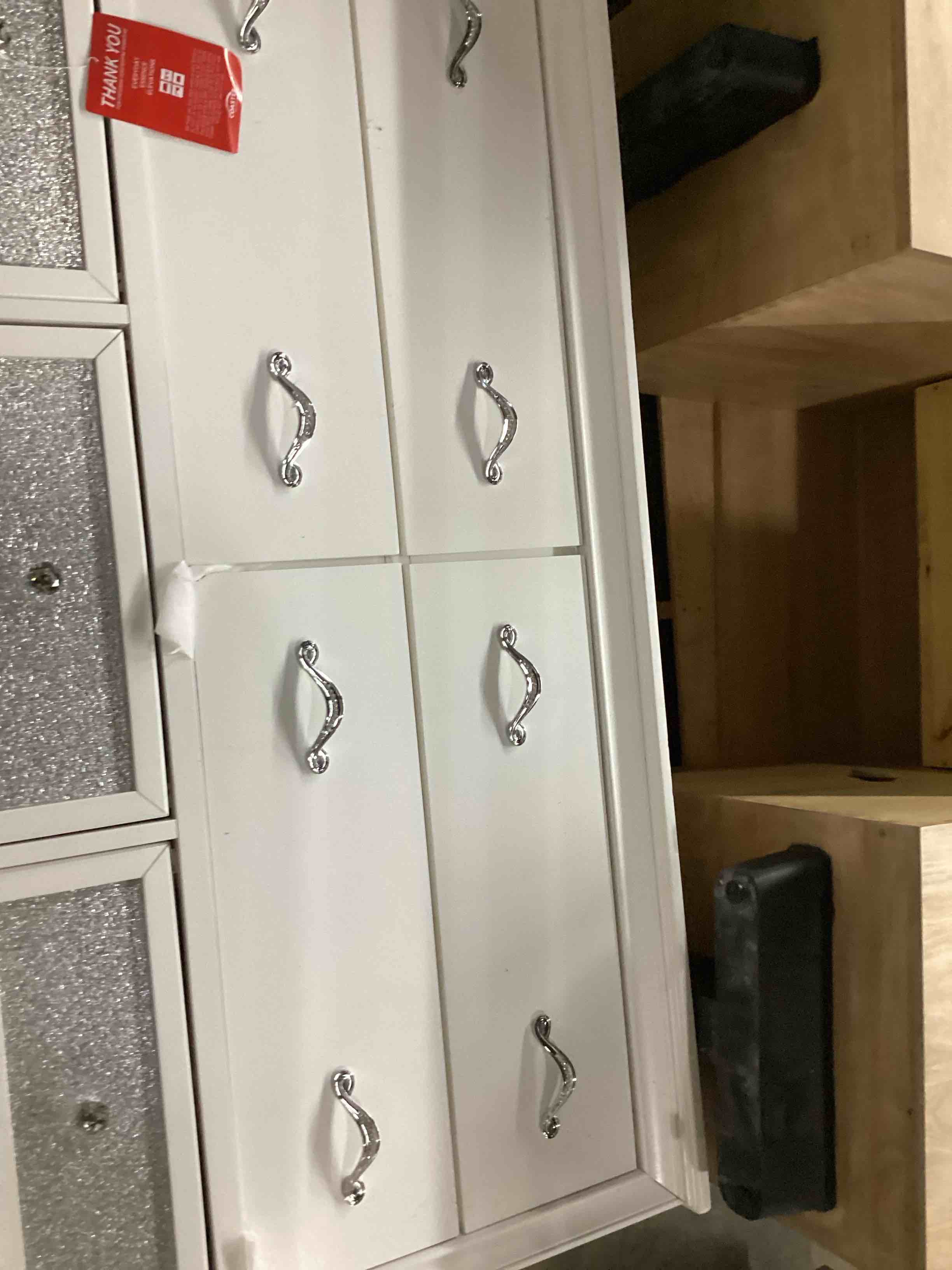 https://s3.amazonaws.com/lotting-images-prod/bidfta/RED5777400_1721910860579.jpeg