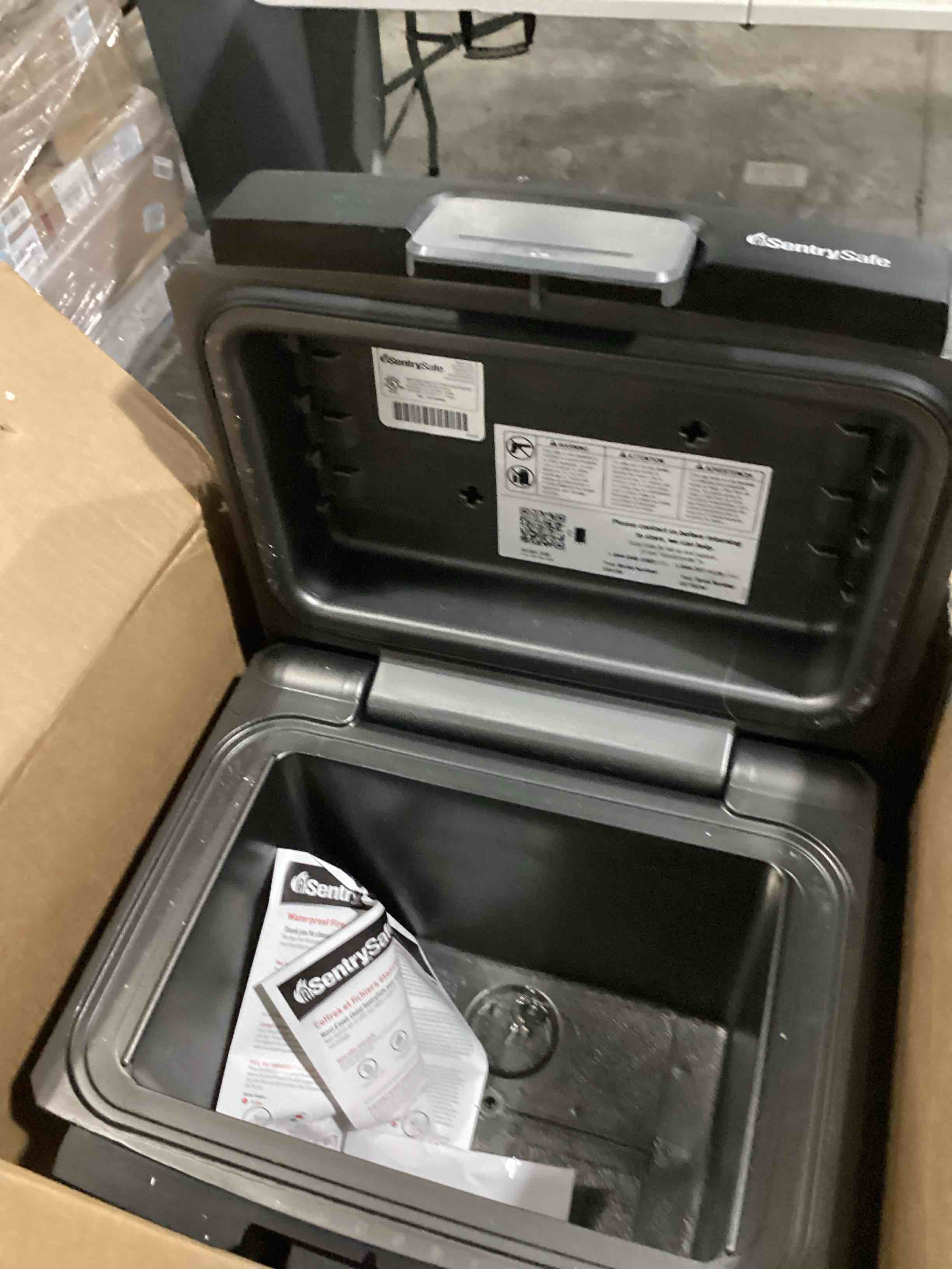 https://s3.amazonaws.com/lotting-images-prod/bidfta/RED5777422_1721995514096.jpeg