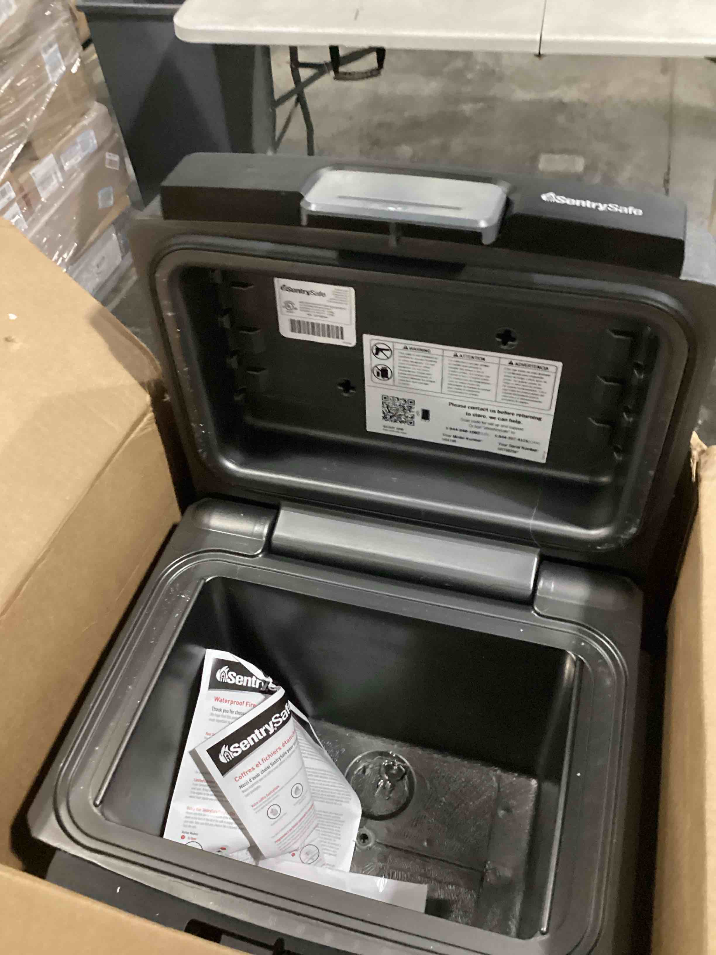 https://s3.amazonaws.com/lotting-images-prod/bidfta/RED5777422_1721995515088.jpeg