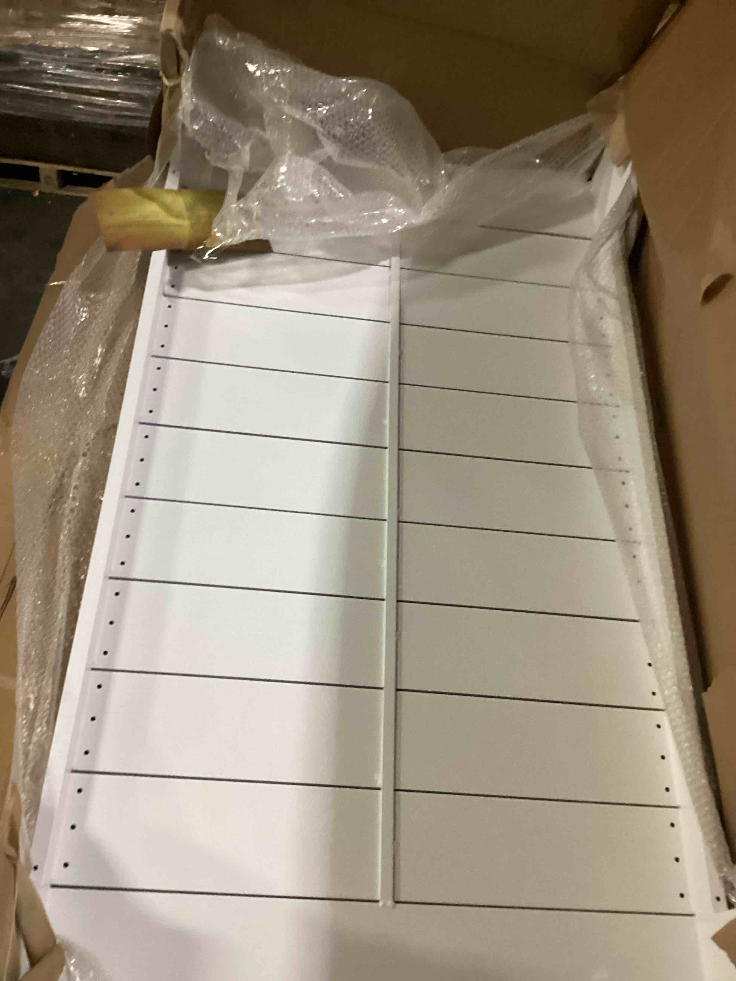 https://s3.amazonaws.com/lotting-images-prod/bidfta/RED5777861_1722347494148.jpeg