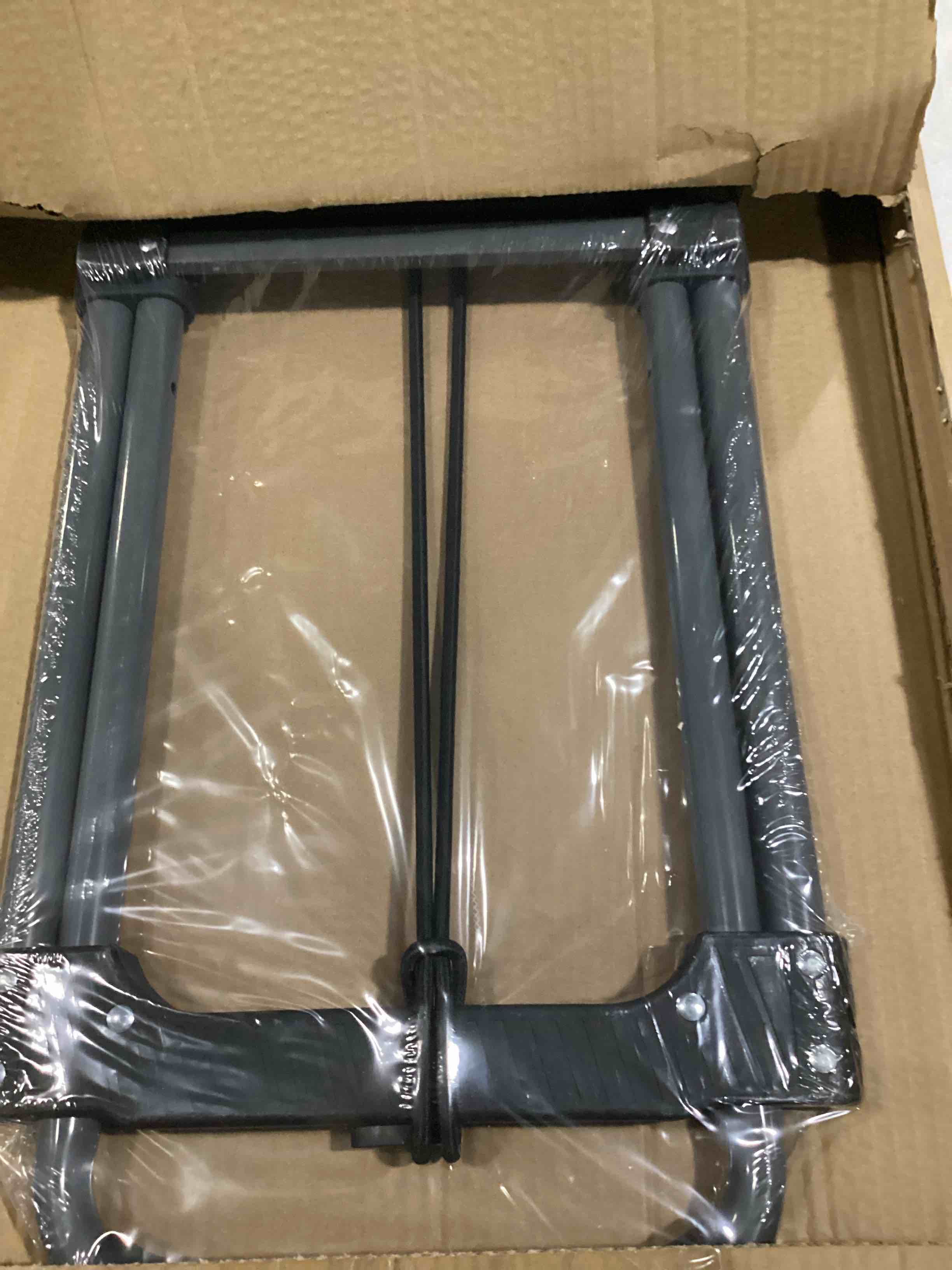 https://s3.amazonaws.com/lotting-images-prod/bidfta/RED5778103_1722619867651.jpeg