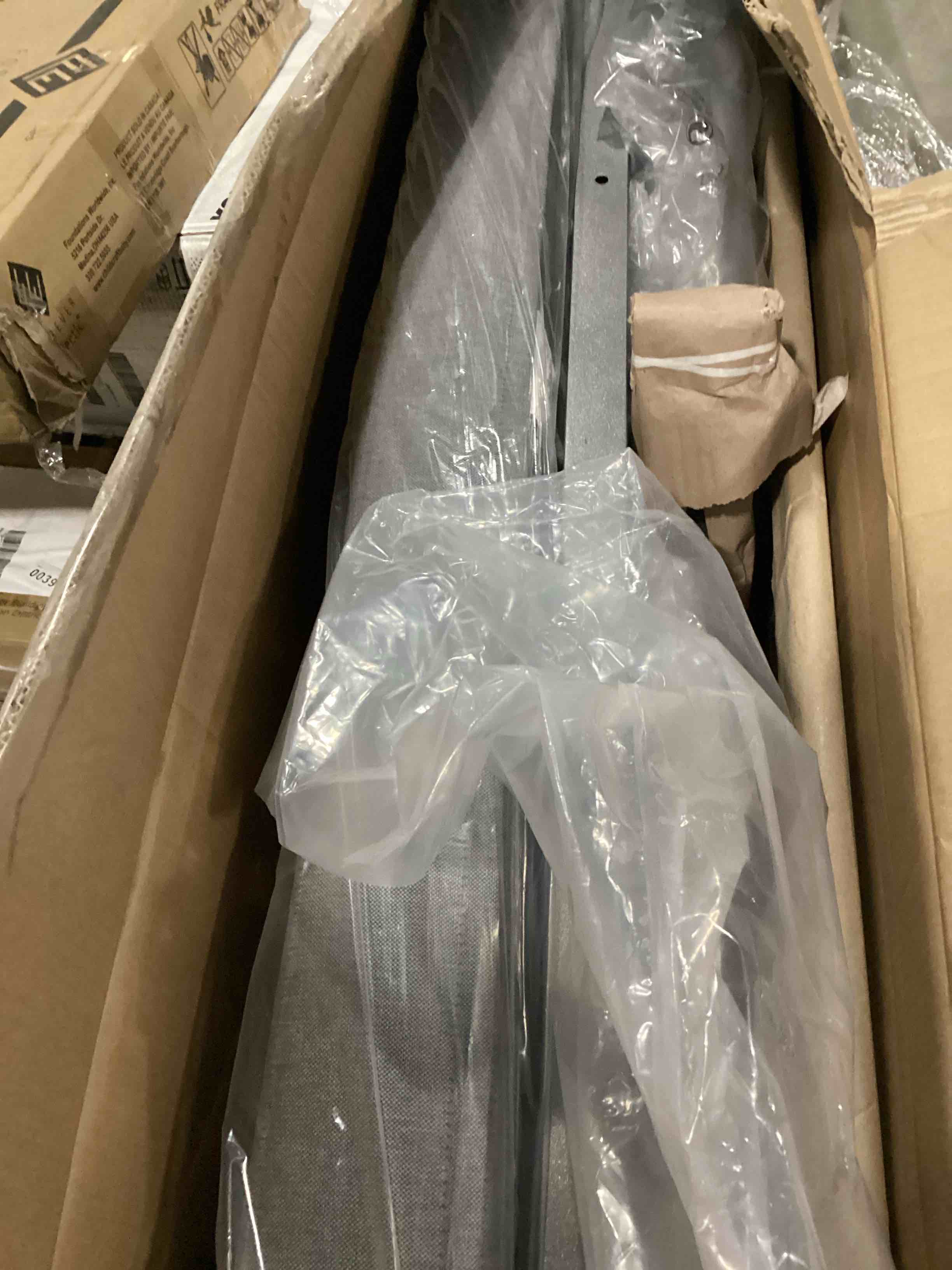 https://s3.amazonaws.com/lotting-images-prod/bidfta/RED5778208_1722947633579.jpeg