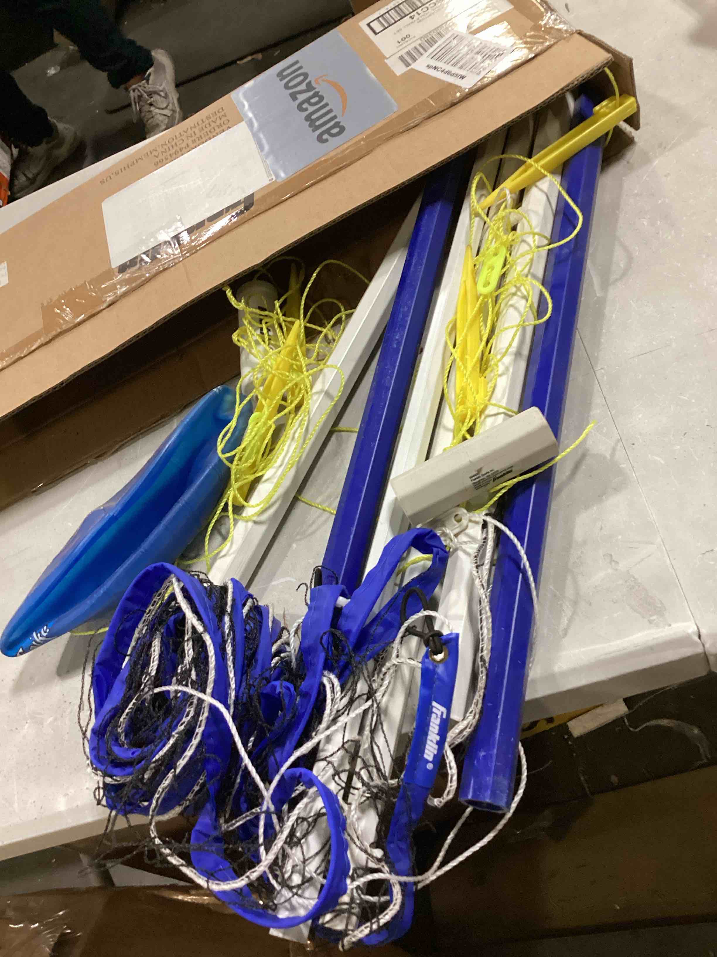 https://s3.amazonaws.com/lotting-images-prod/bidfta/RED5778509_1720025820810.jpeg