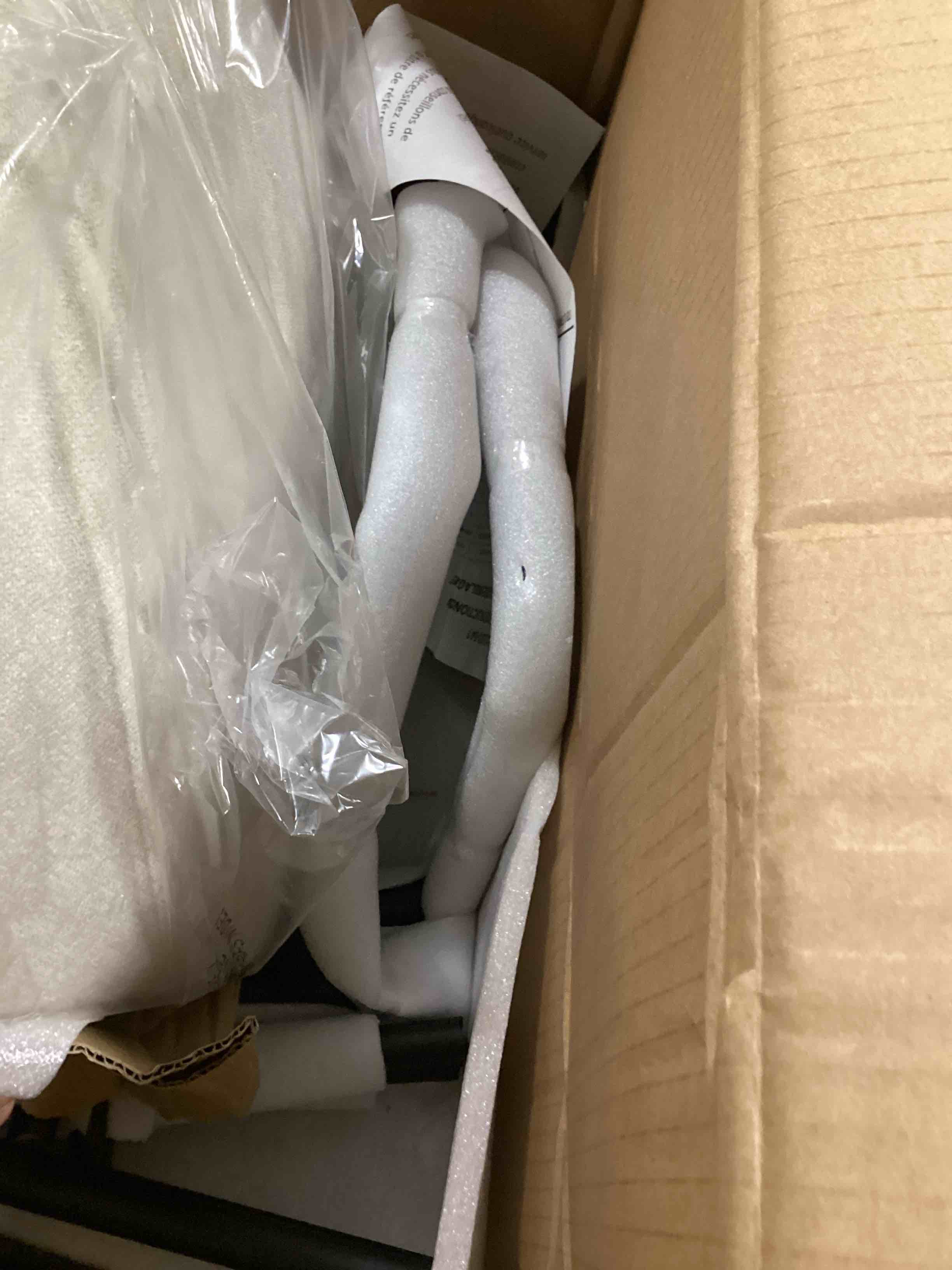 https://s3.amazonaws.com/lotting-images-prod/bidfta/RED5779187_1721050007162.jpeg