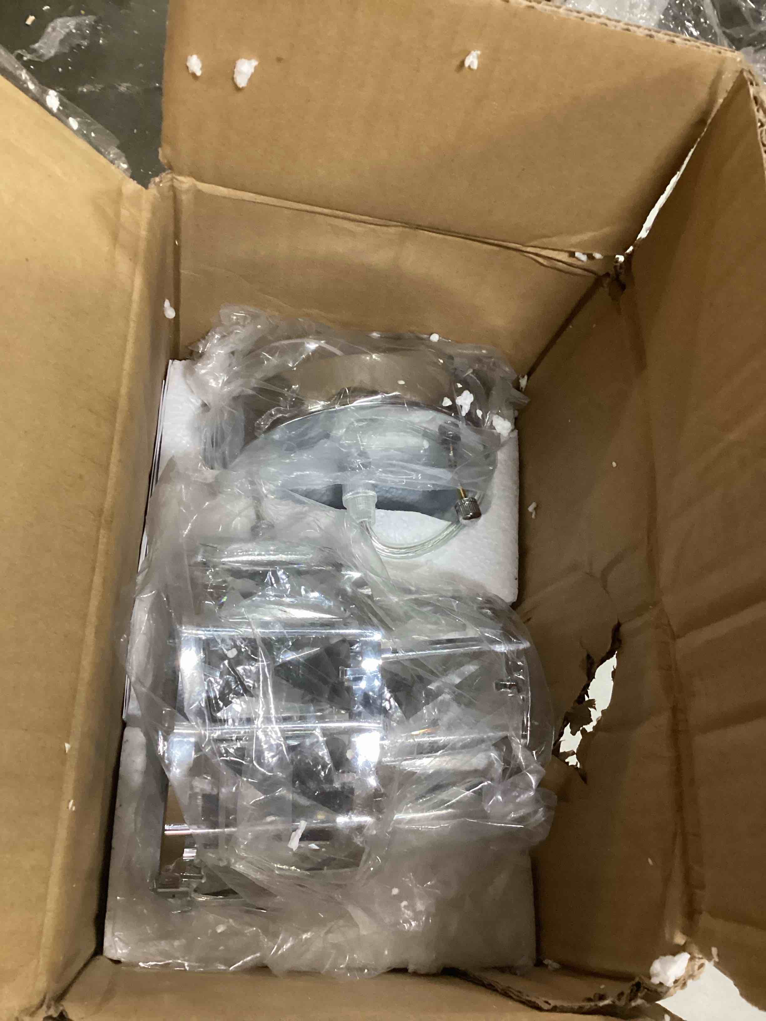 https://s3.amazonaws.com/lotting-images-prod/bidfta/RED5779267_1721147805517.jpeg