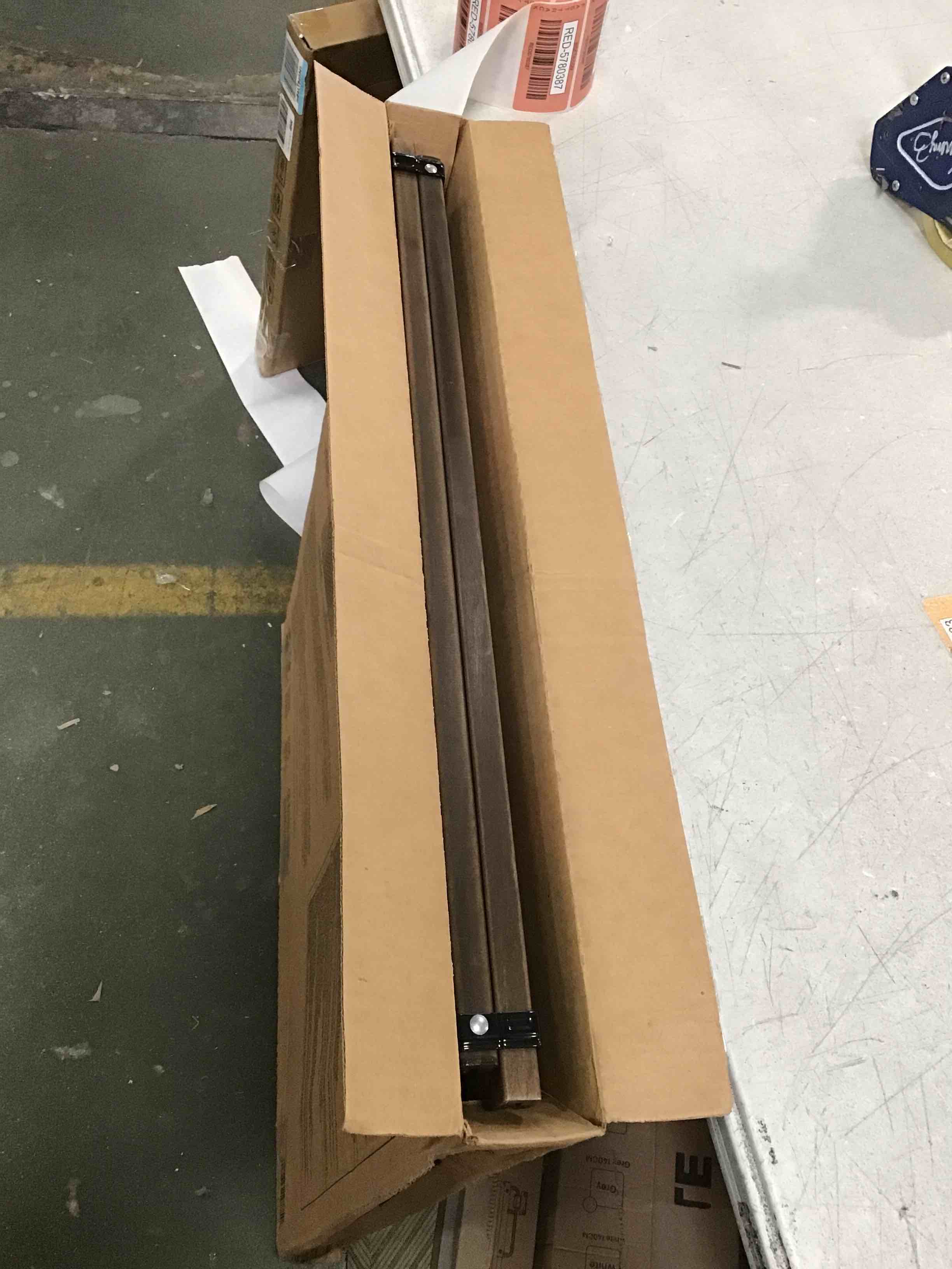 https://s3.amazonaws.com/lotting-images-prod/bidfta/RED5780386_1706973742452.jpeg