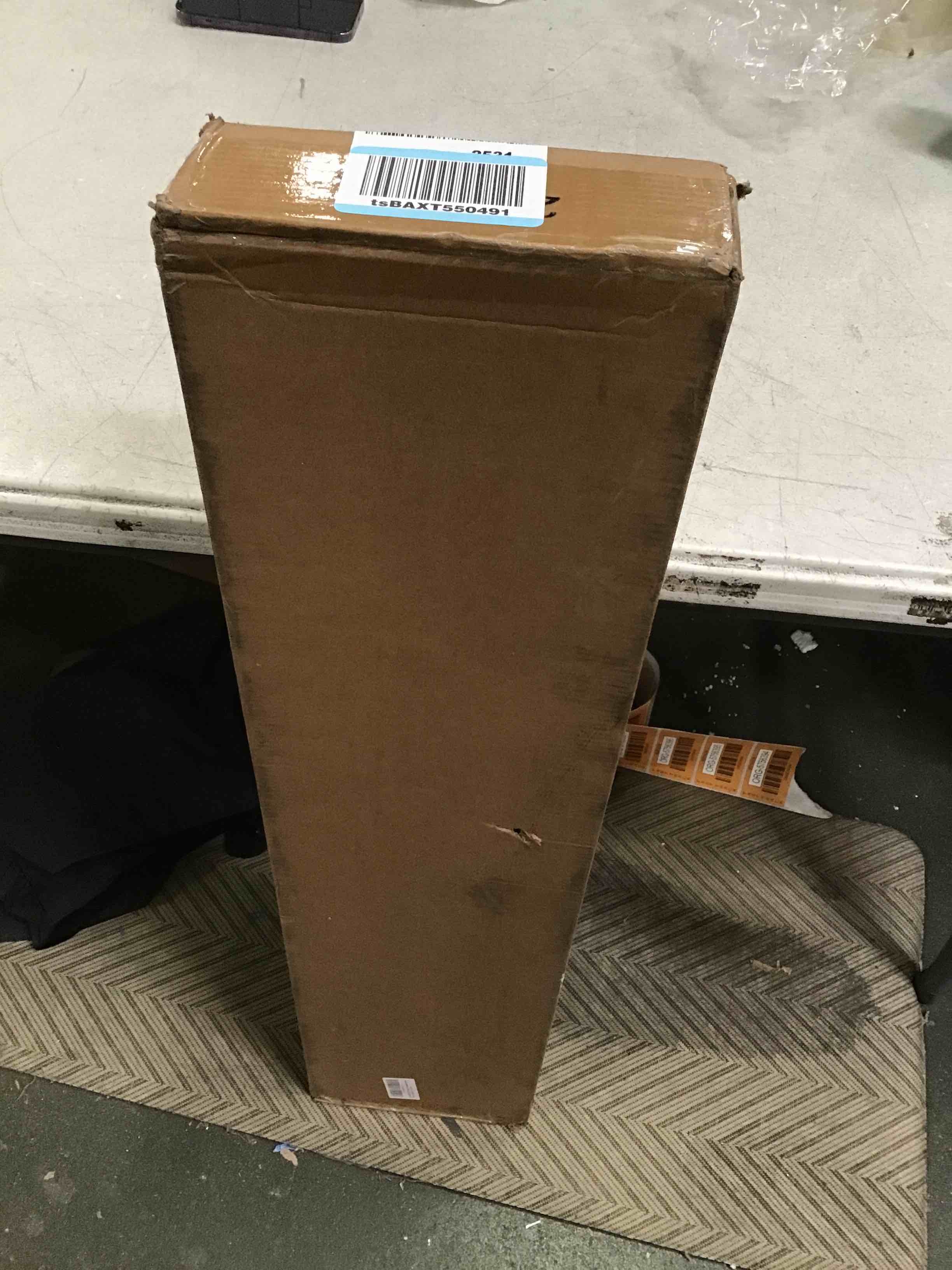 https://s3.amazonaws.com/lotting-images-prod/bidfta/RED5780399_1706975638139.jpeg