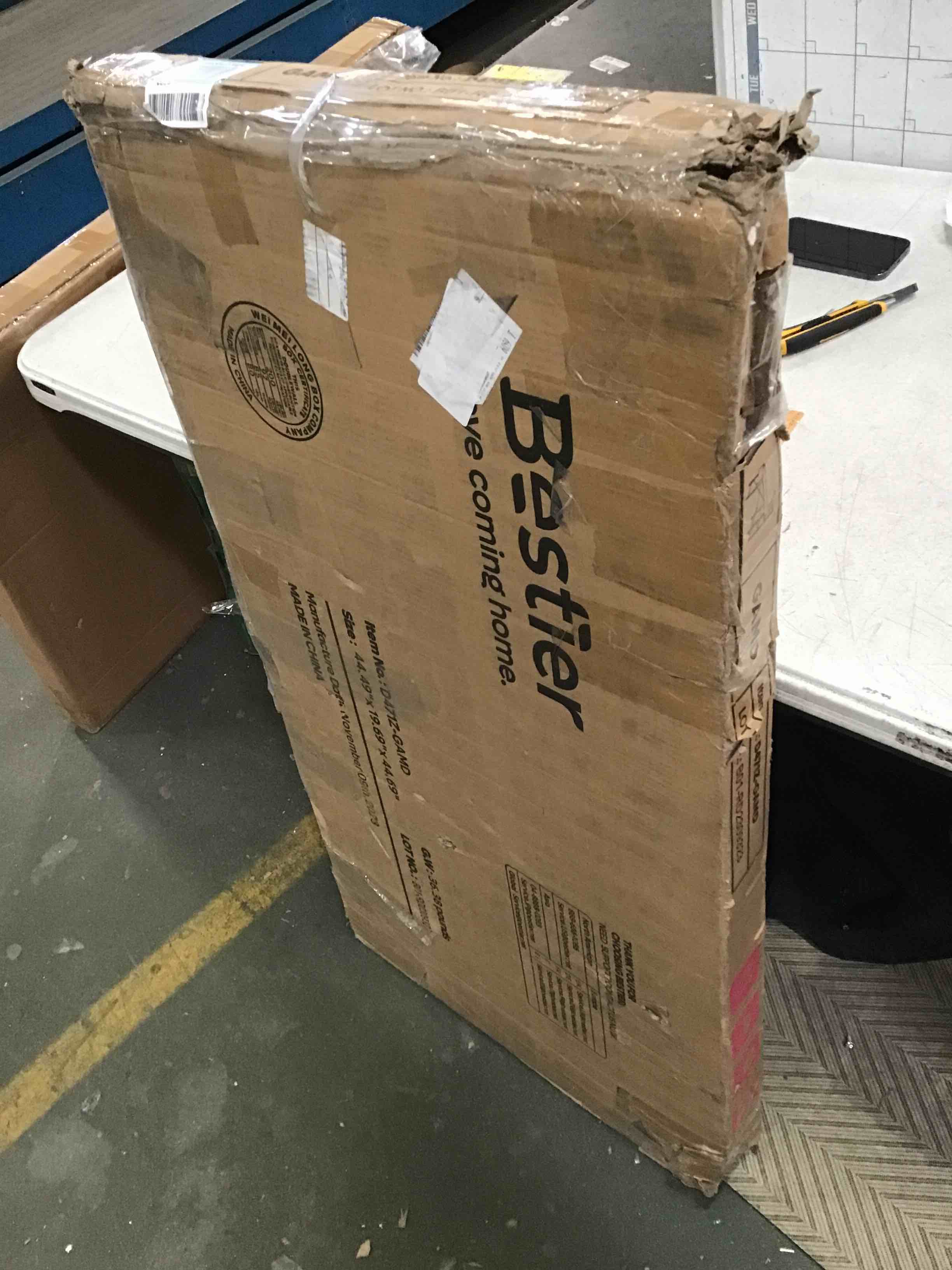 https://s3.amazonaws.com/lotting-images-prod/bidfta/RED5780403_1706976330255.jpeg
