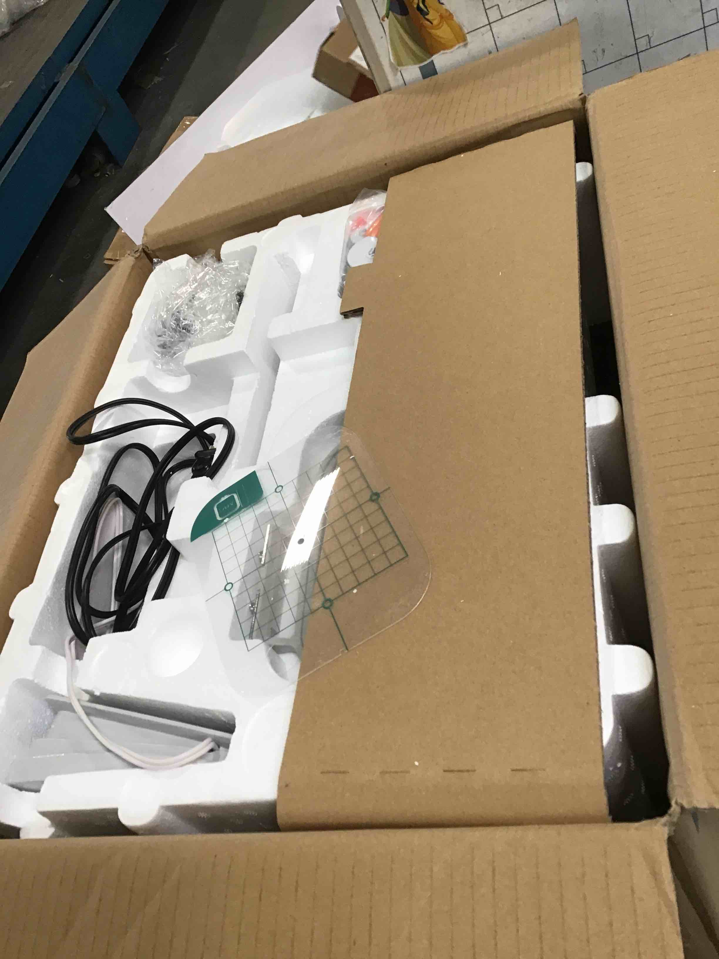 https://s3.amazonaws.com/lotting-images-prod/bidfta/RED5780468_1706985559574.jpeg