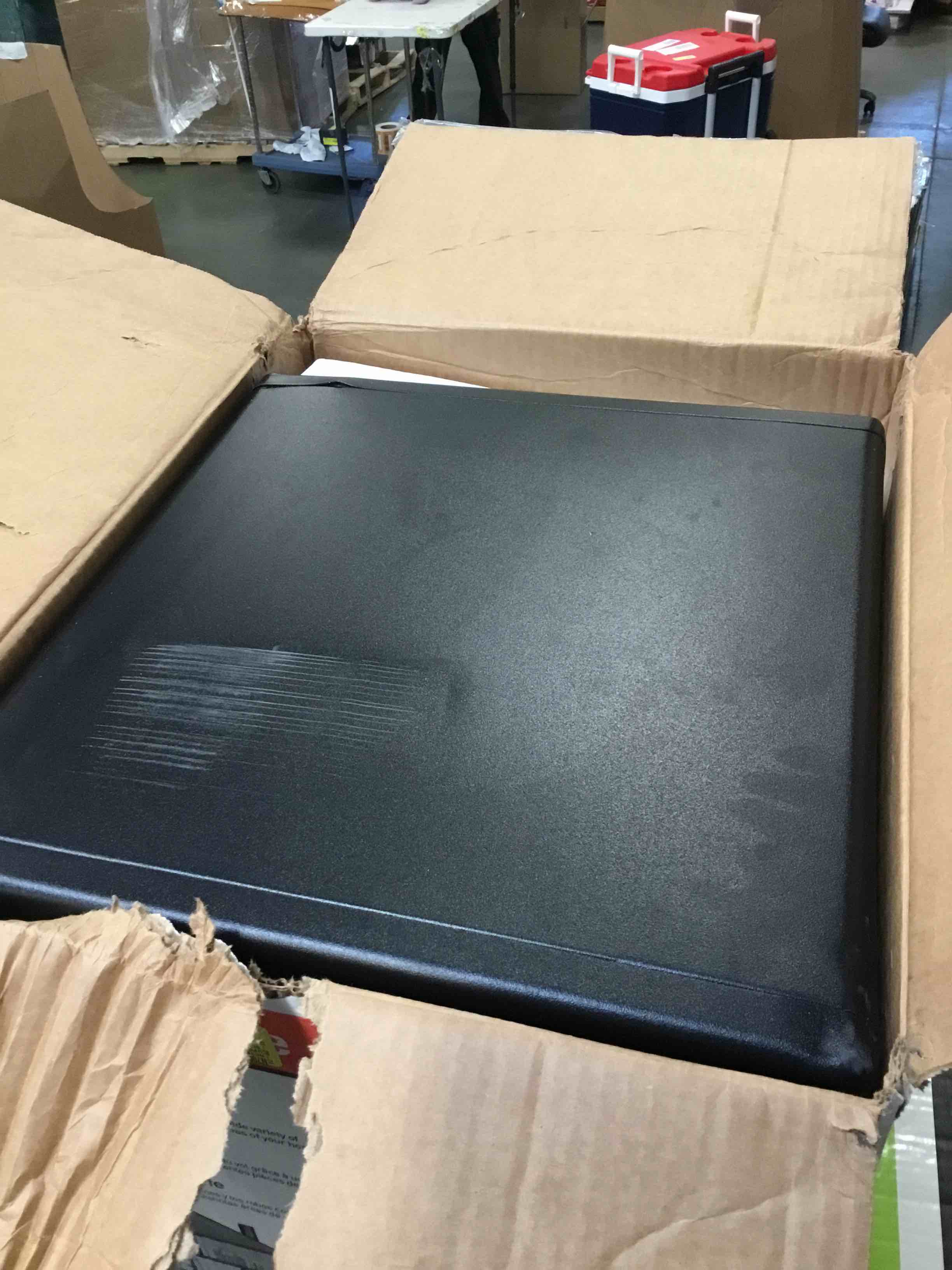 https://s3.amazonaws.com/lotting-images-prod/bidfta/RED5780657_1707158511602.jpeg