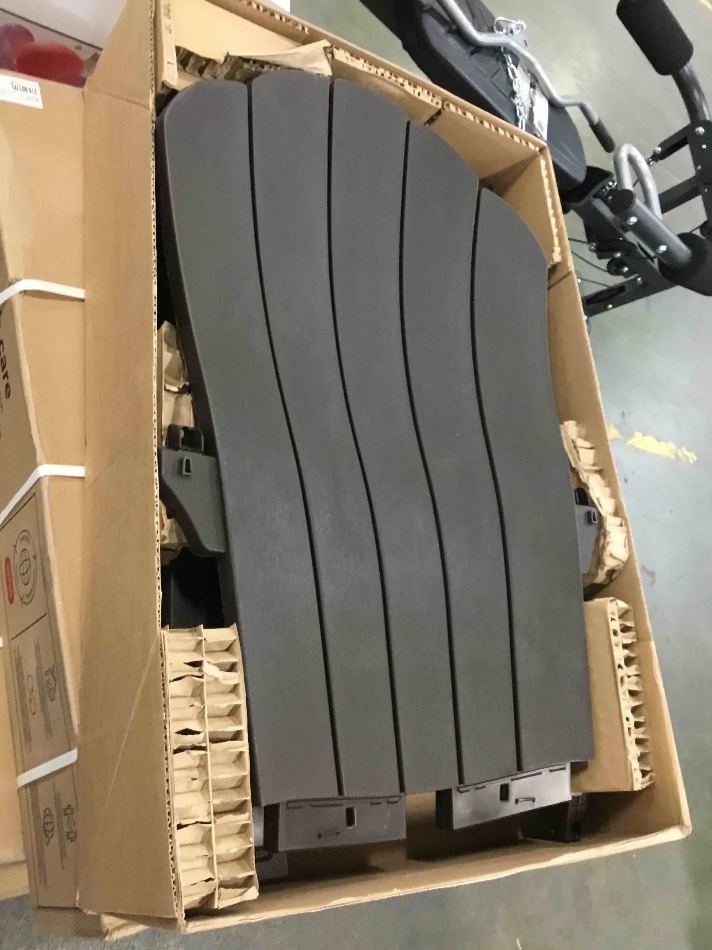 https://s3.amazonaws.com/lotting-images-prod/bidfta/RED5781178_1707417486128.jpeg