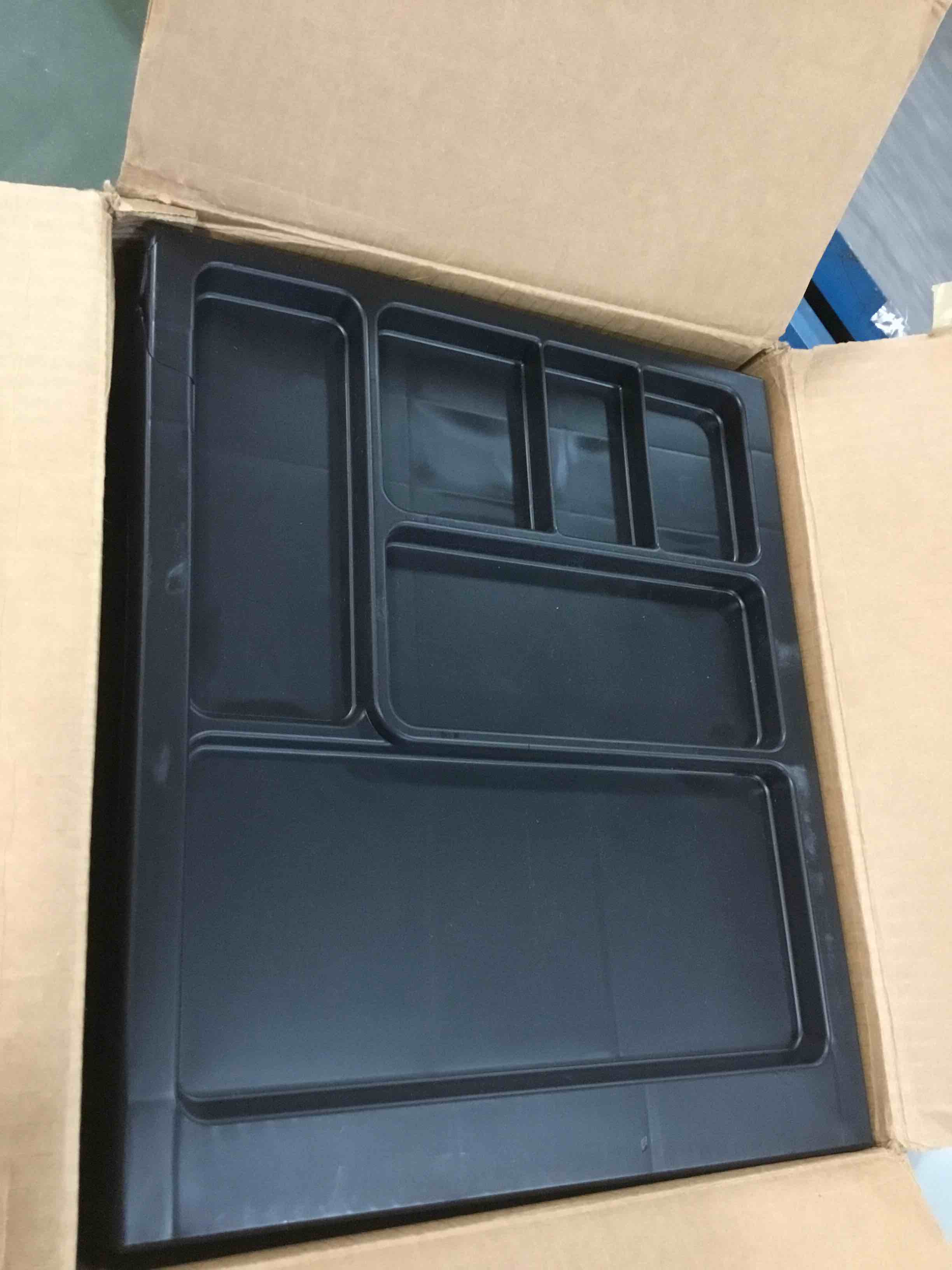 https://s3.amazonaws.com/lotting-images-prod/bidfta/RED5781602_1706533700469.jpeg