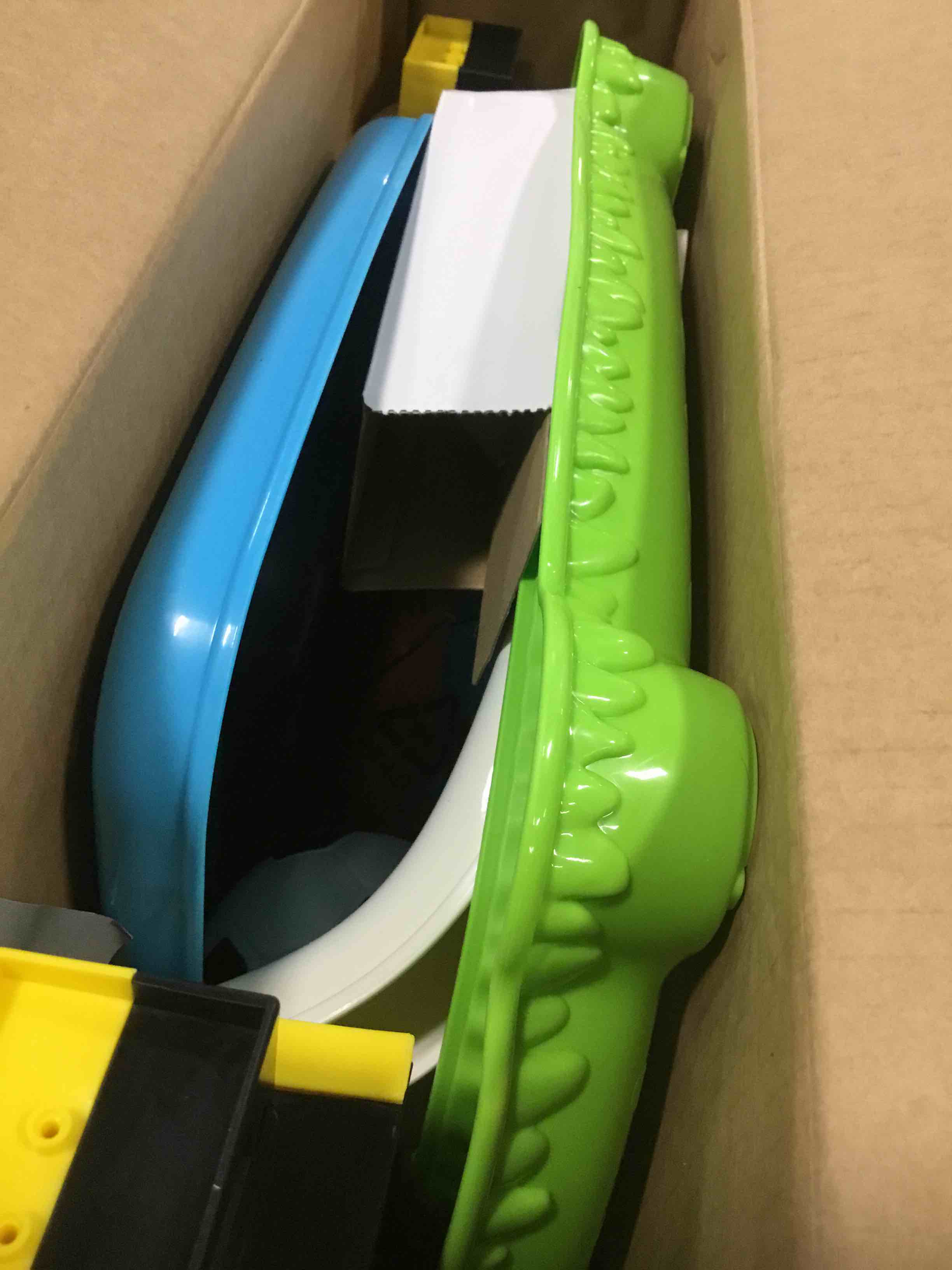 https://s3.amazonaws.com/lotting-images-prod/bidfta/RED5782104_1706708043931.jpeg