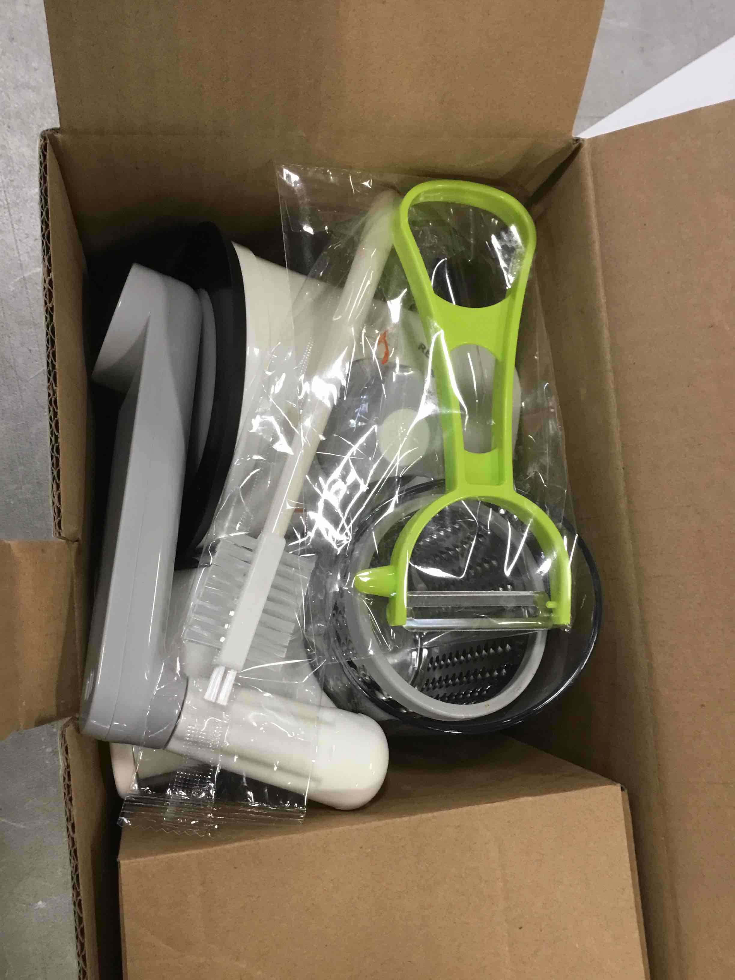 https://s3.amazonaws.com/lotting-images-prod/bidfta/RED5783110_1706547449628.jpeg