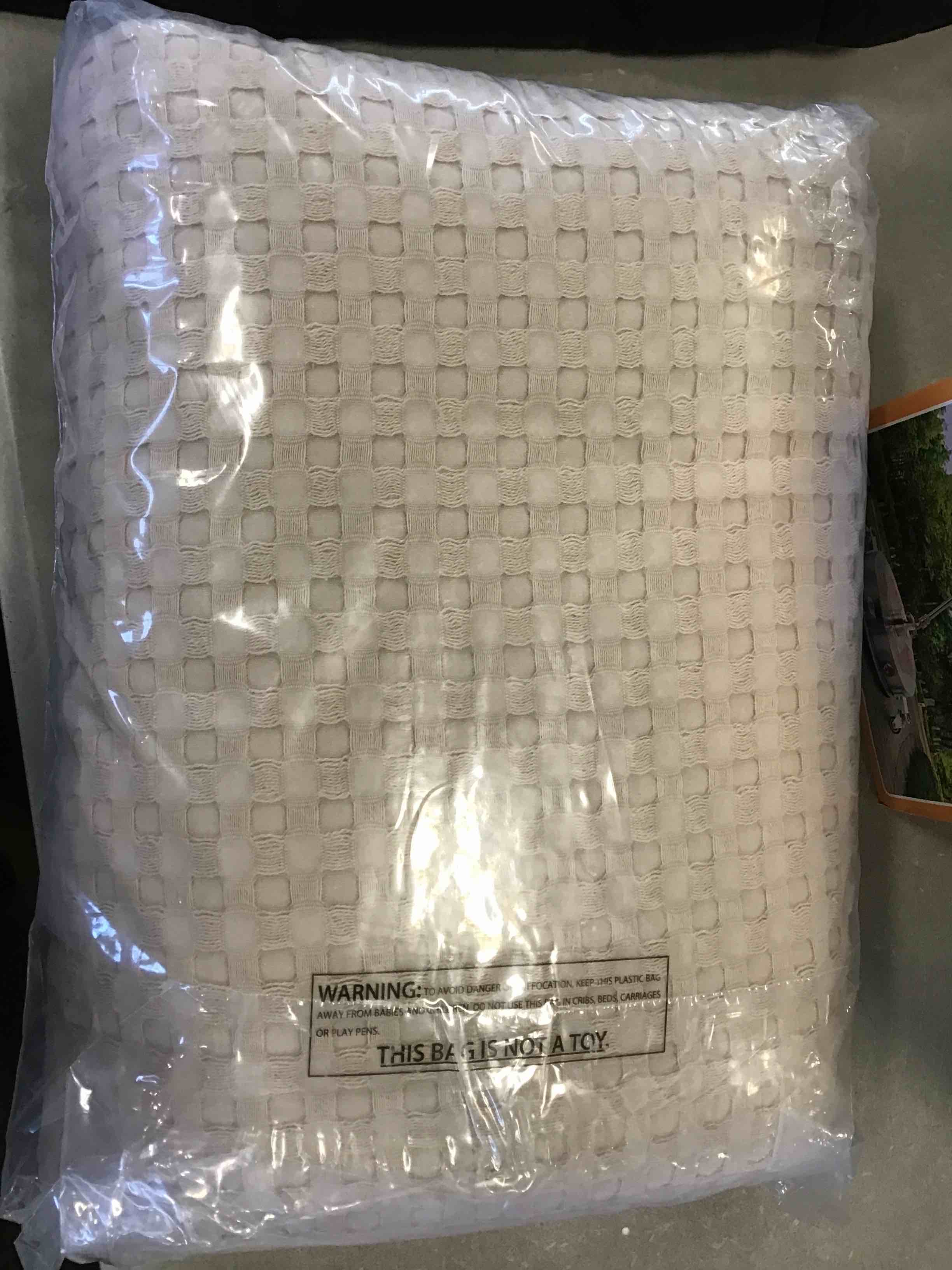https://s3.amazonaws.com/lotting-images-prod/bidfta/RED5783545_1706797302577.jpeg