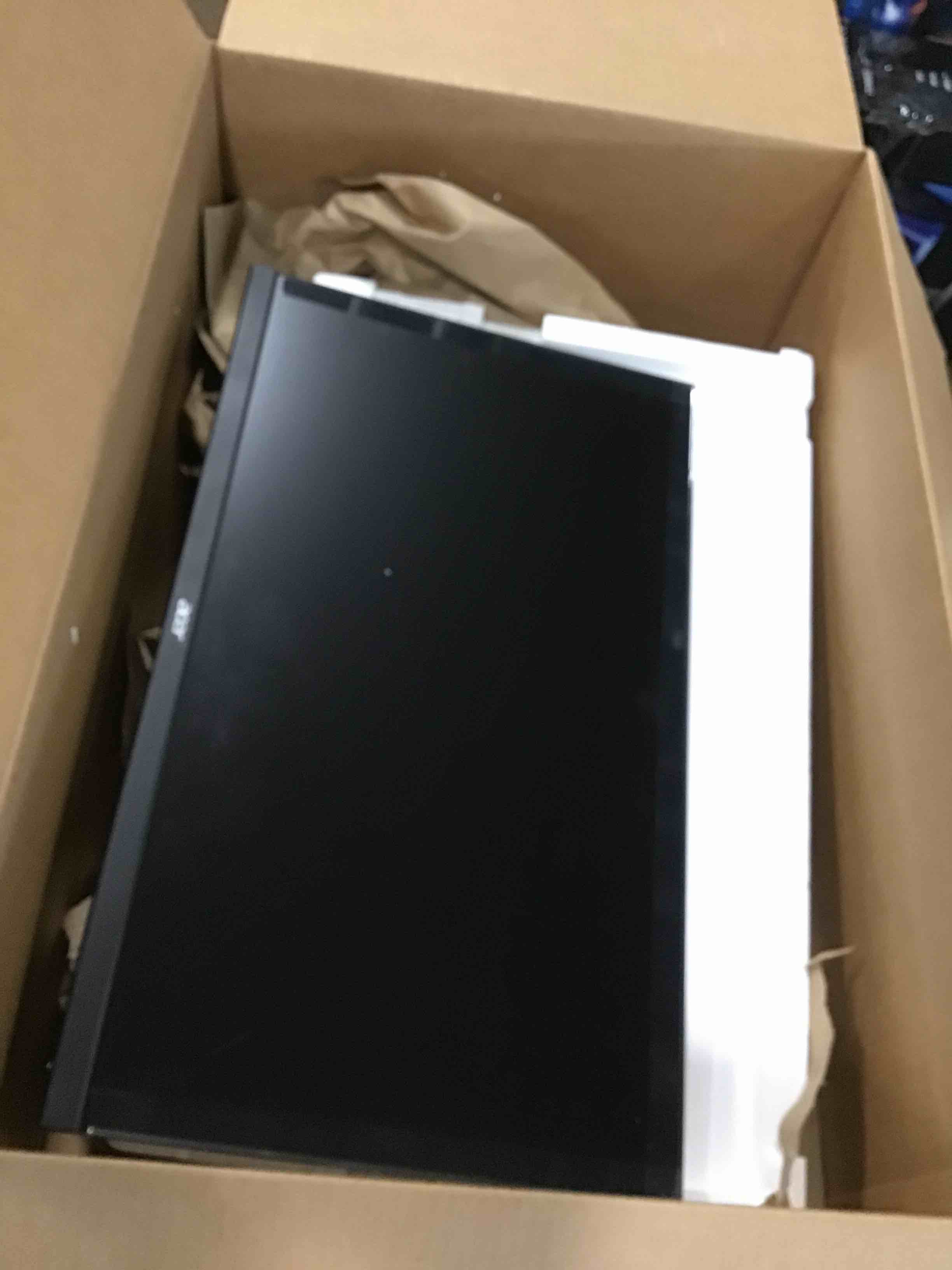 https://s3.amazonaws.com/lotting-images-prod/bidfta/RED5784072_1714587558774.jpeg