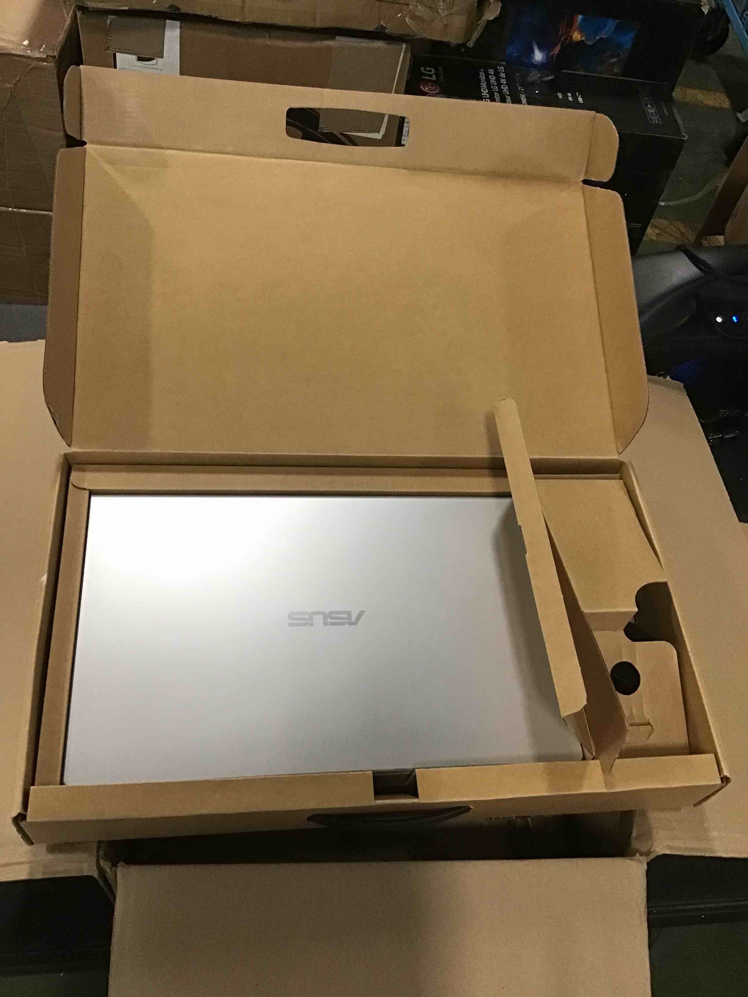 https://s3.amazonaws.com/lotting-images-prod/bidfta/RED5784075_1714651638673.jpeg