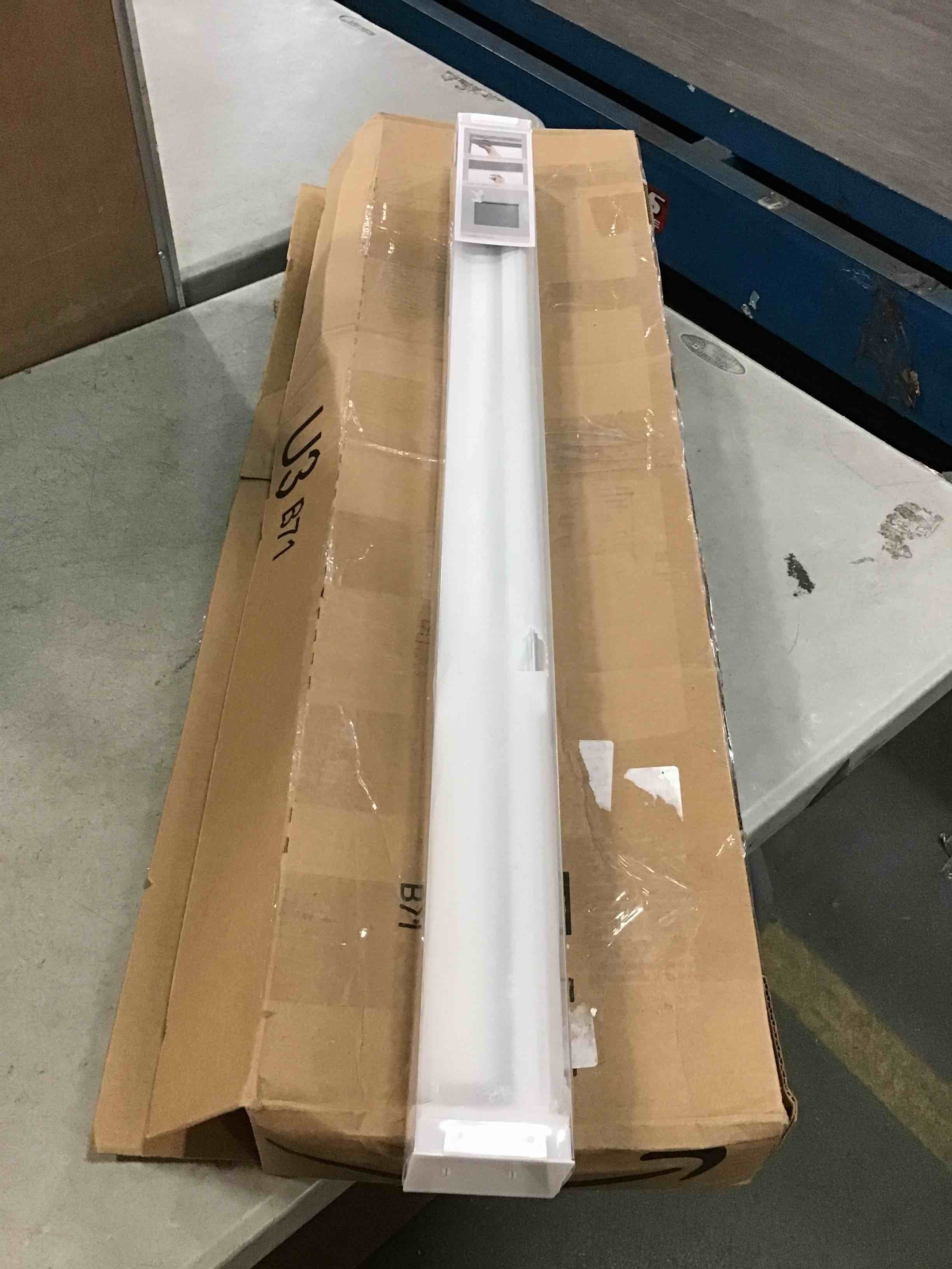 https://s3.amazonaws.com/lotting-images-prod/bidfta/RED5784137_1716122320661.jpeg