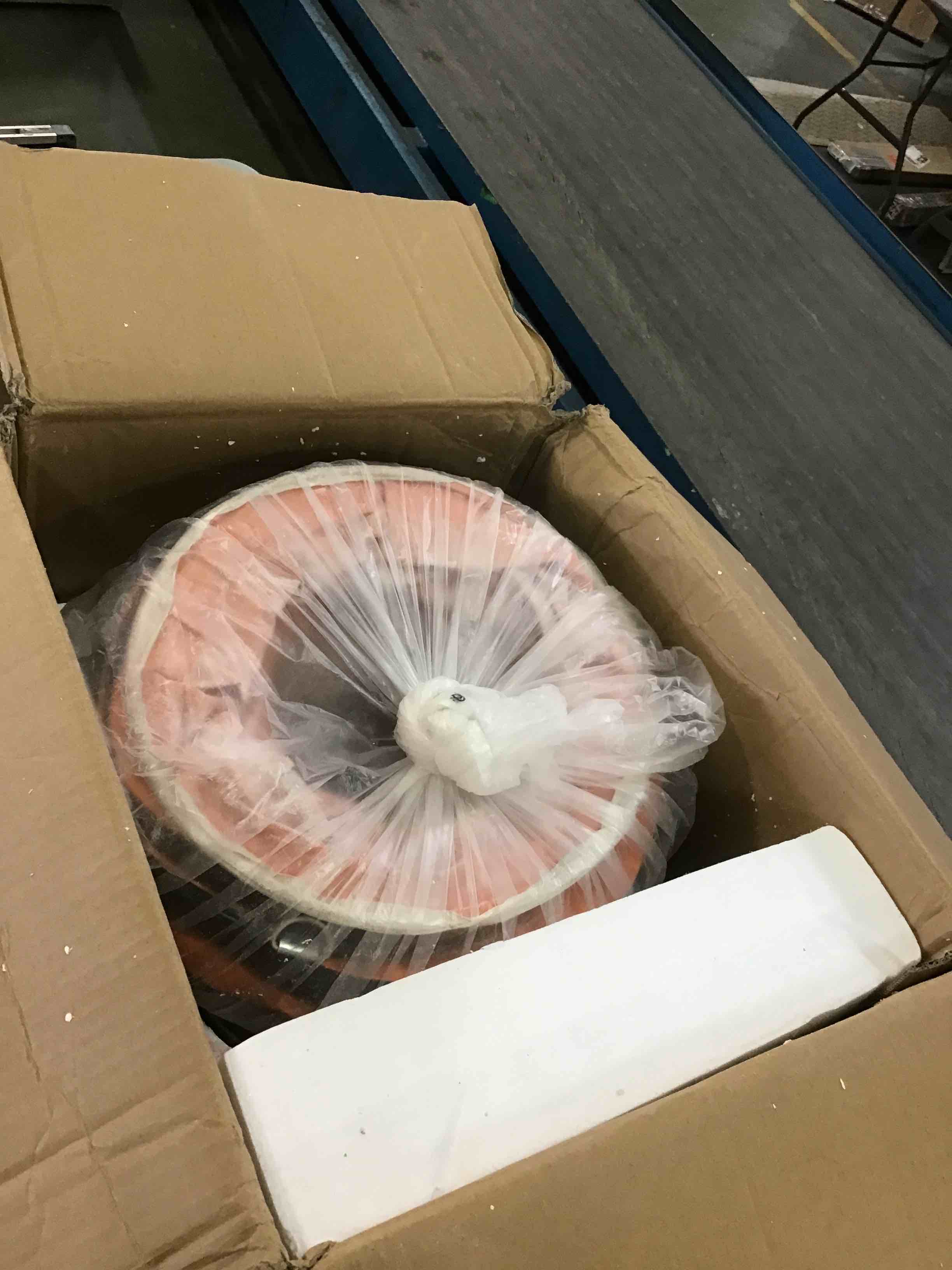 https://s3.amazonaws.com/lotting-images-prod/bidfta/RED5784258_1716145605228.jpeg