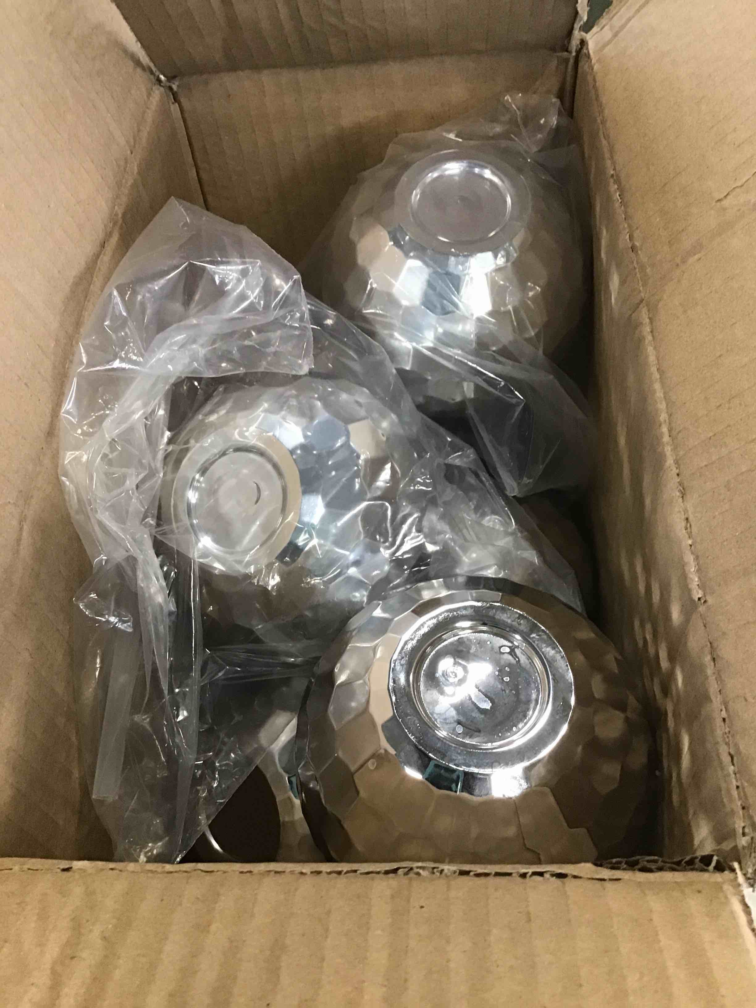 https://s3.amazonaws.com/lotting-images-prod/bidfta/RED5785141_1707338716869.jpeg