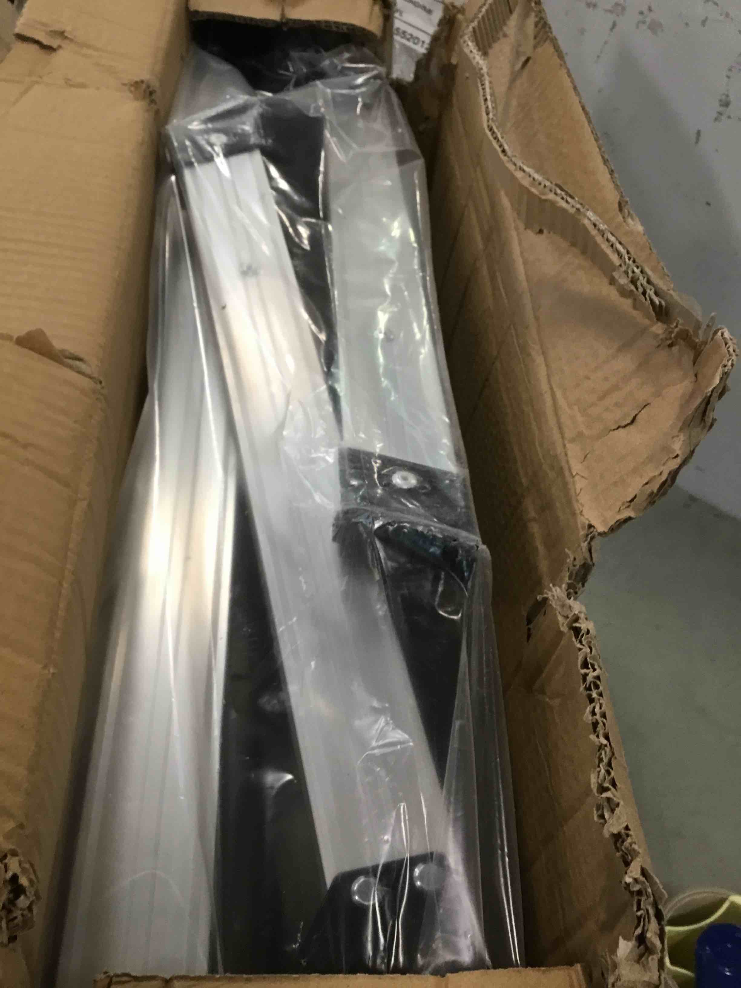 https://s3.amazonaws.com/lotting-images-prod/bidfta/RED5785394_1707580073621.jpeg