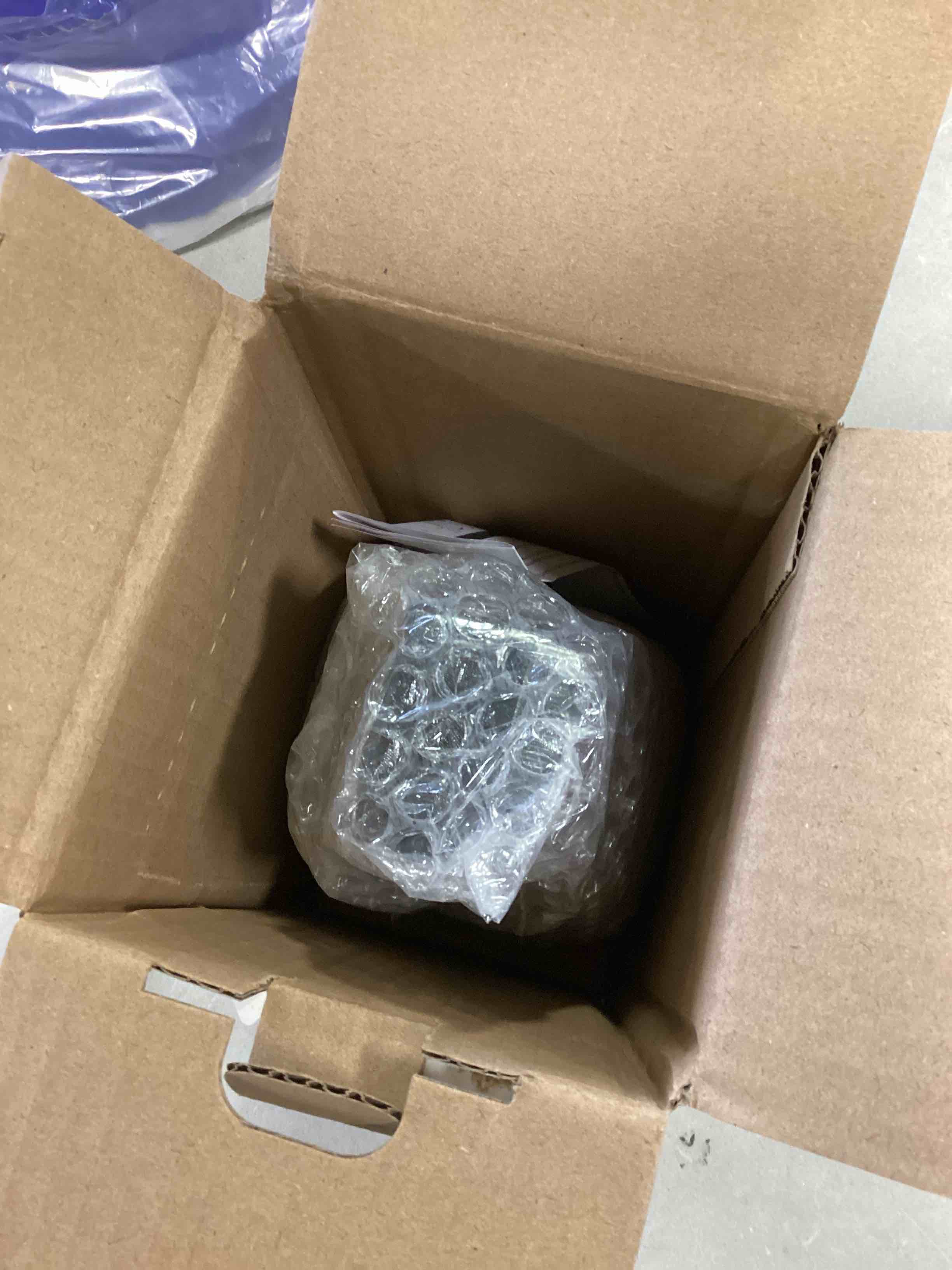 https://s3.amazonaws.com/lotting-images-prod/bidfta/RED5786153_1706720006350.jpeg
