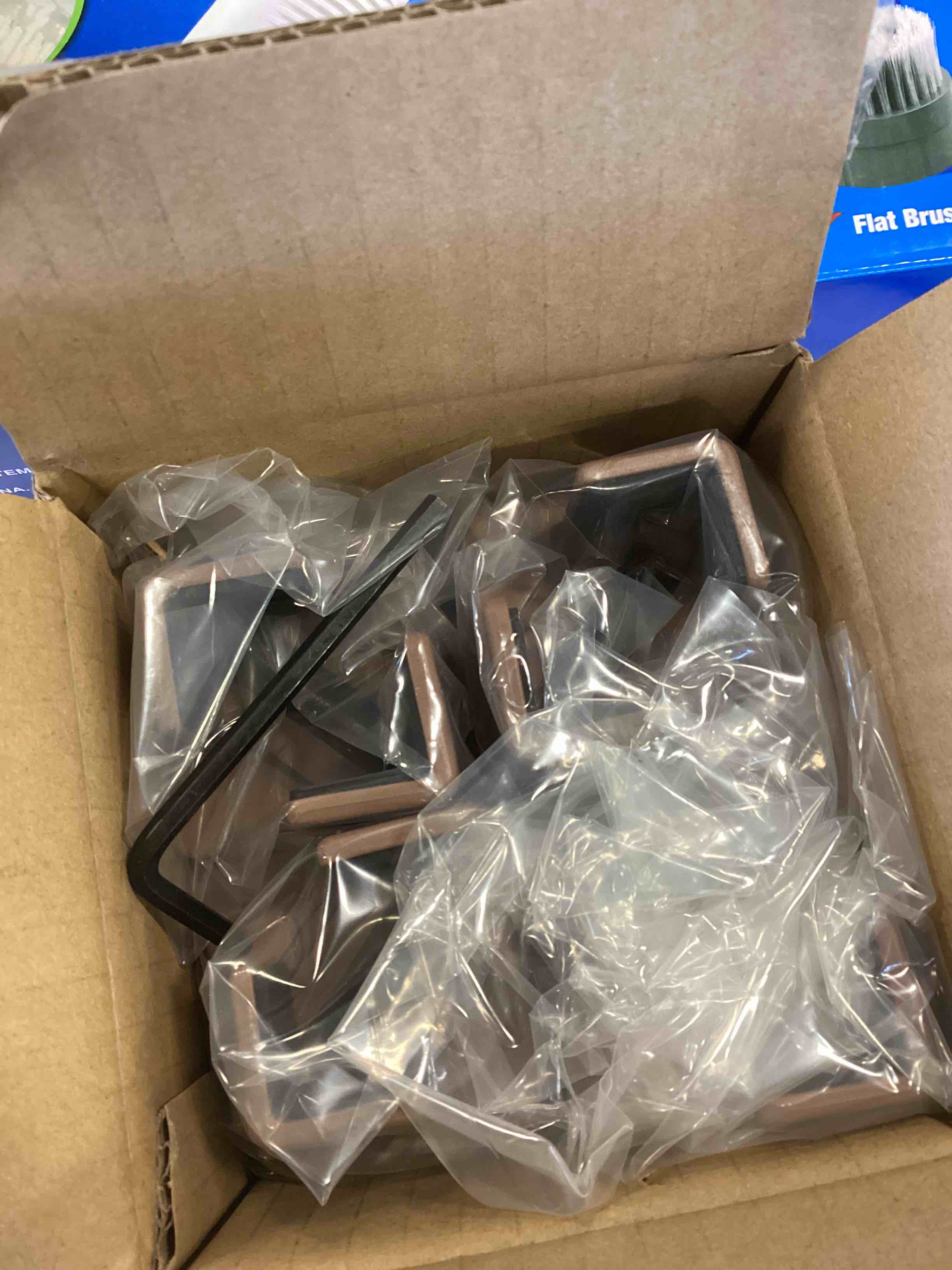 https://s3.amazonaws.com/lotting-images-prod/bidfta/RED5786901_1707162275923.jpeg
