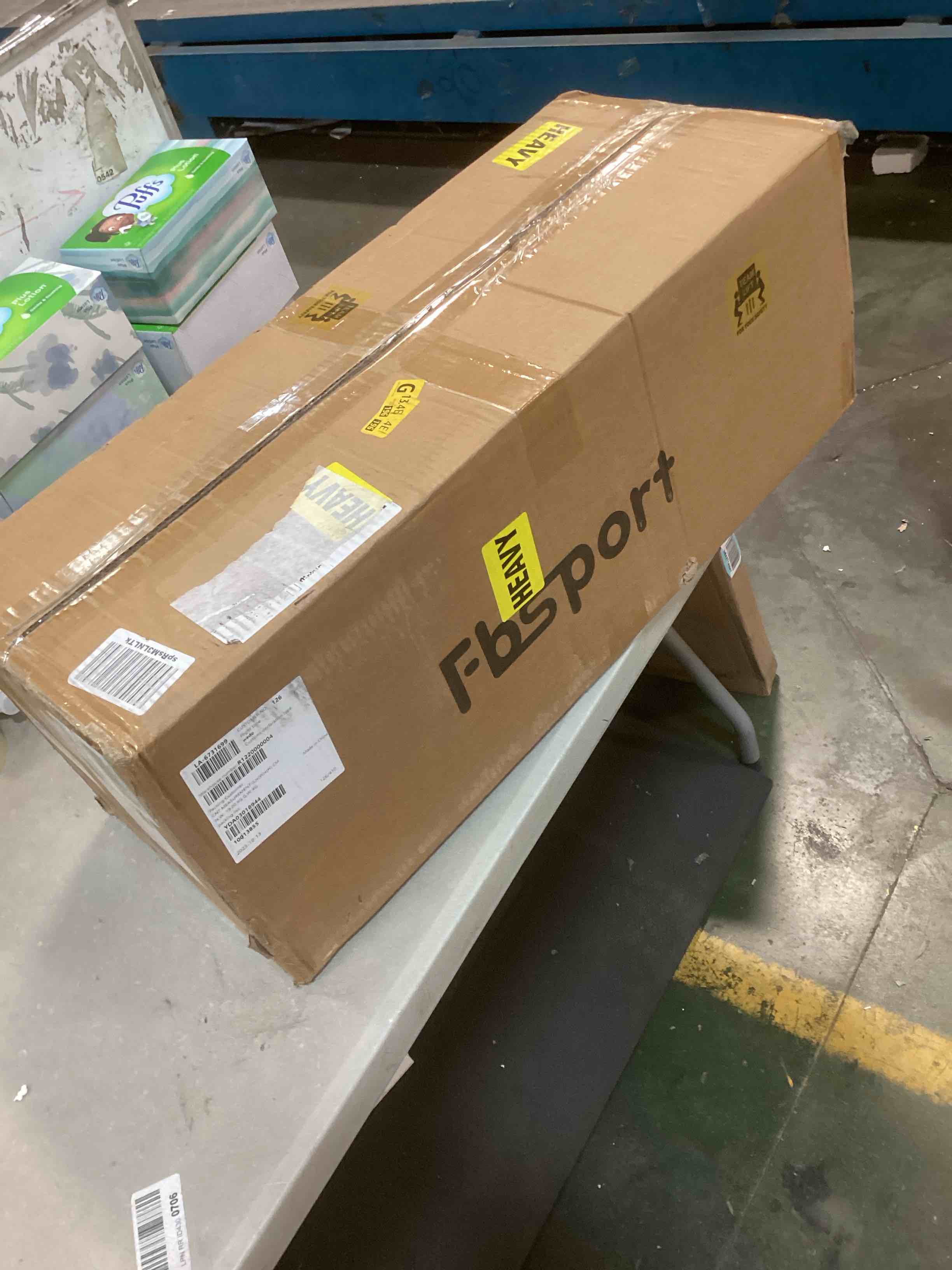 https://s3.amazonaws.com/lotting-images-prod/bidfta/RED5787584_1706535428301.jpeg