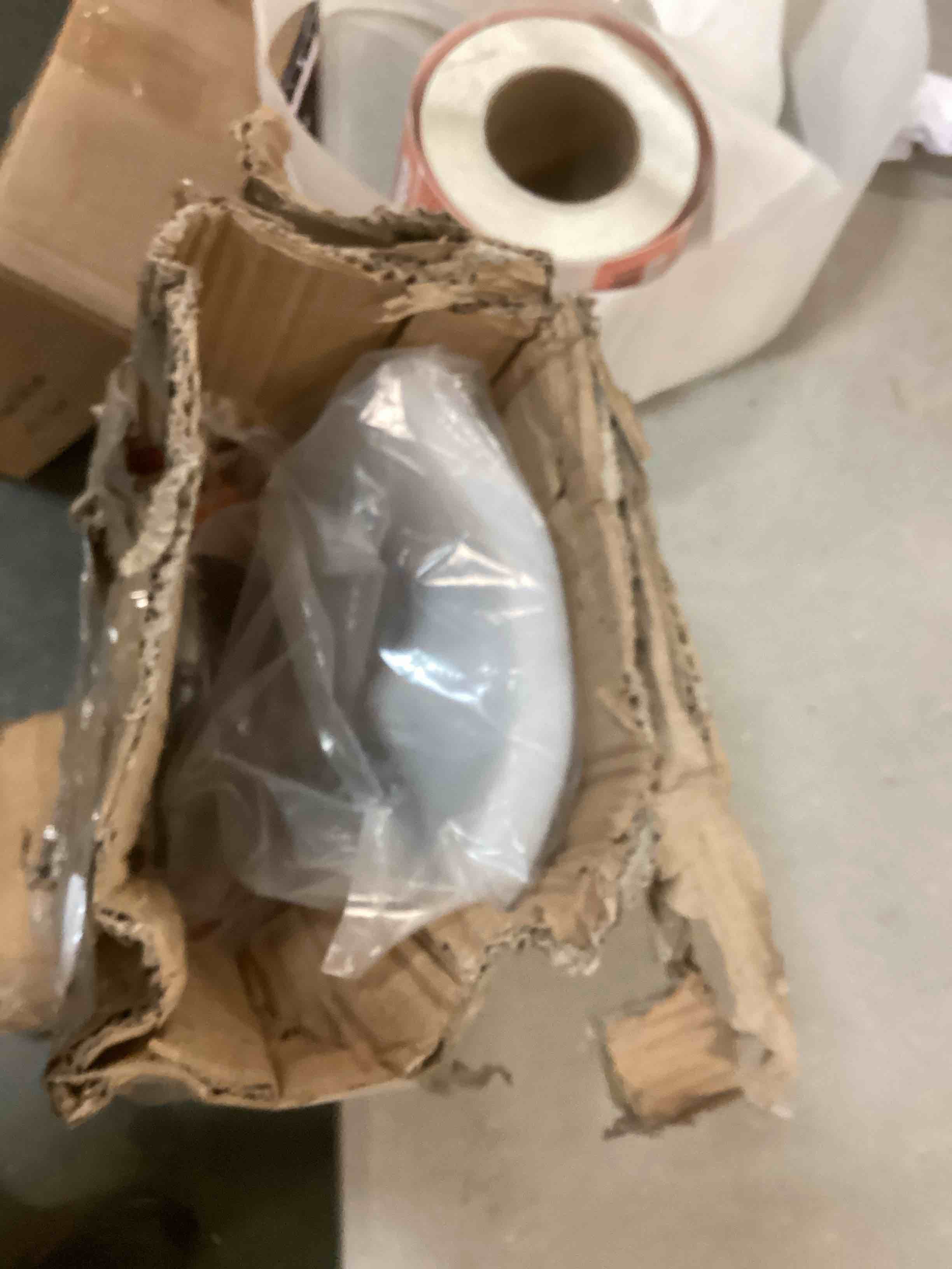 https://s3.amazonaws.com/lotting-images-prod/bidfta/RED5787627_1706541609620.jpeg