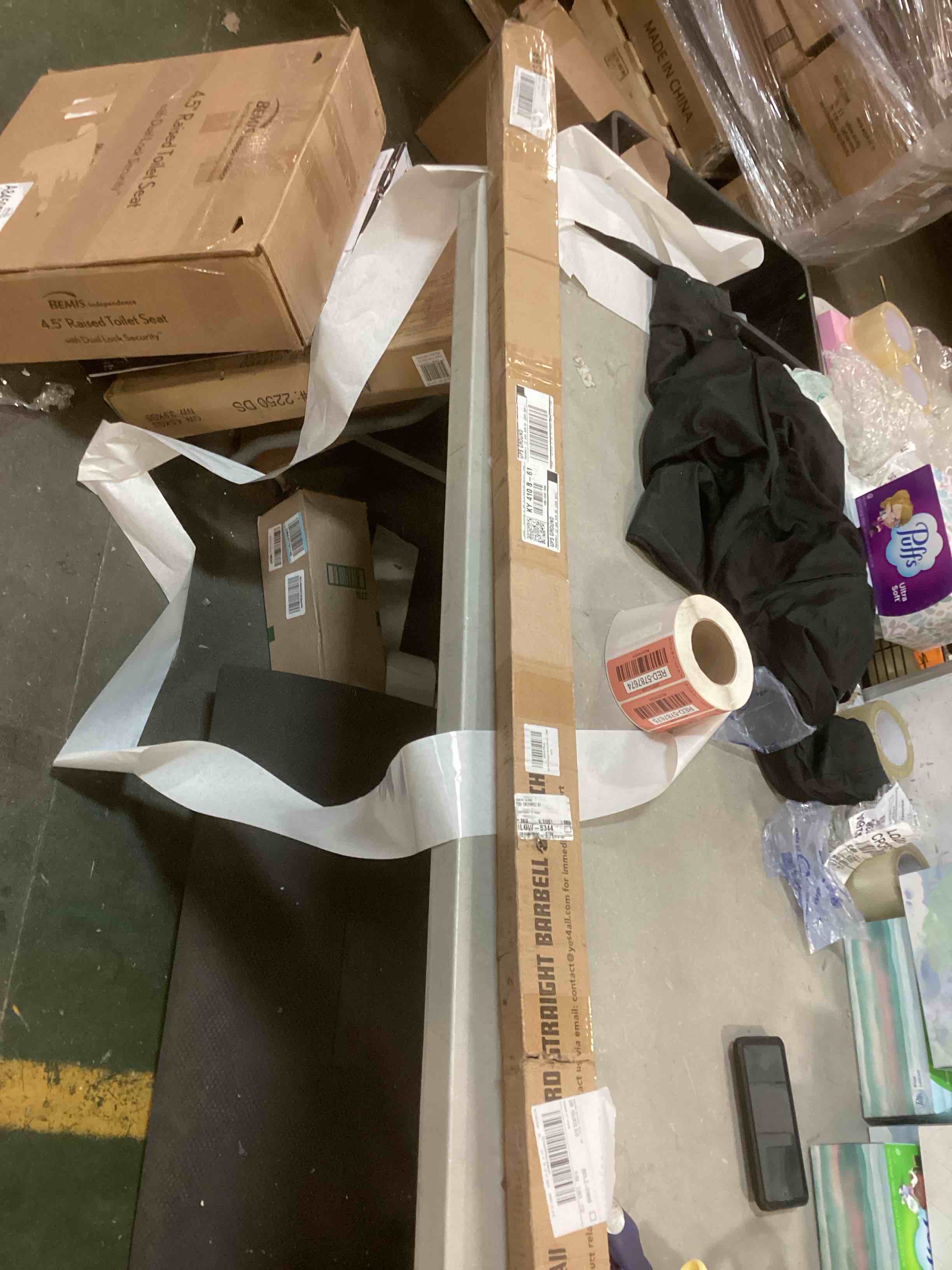 https://s3.amazonaws.com/lotting-images-prod/bidfta/RED5787674_1706548644944.jpeg