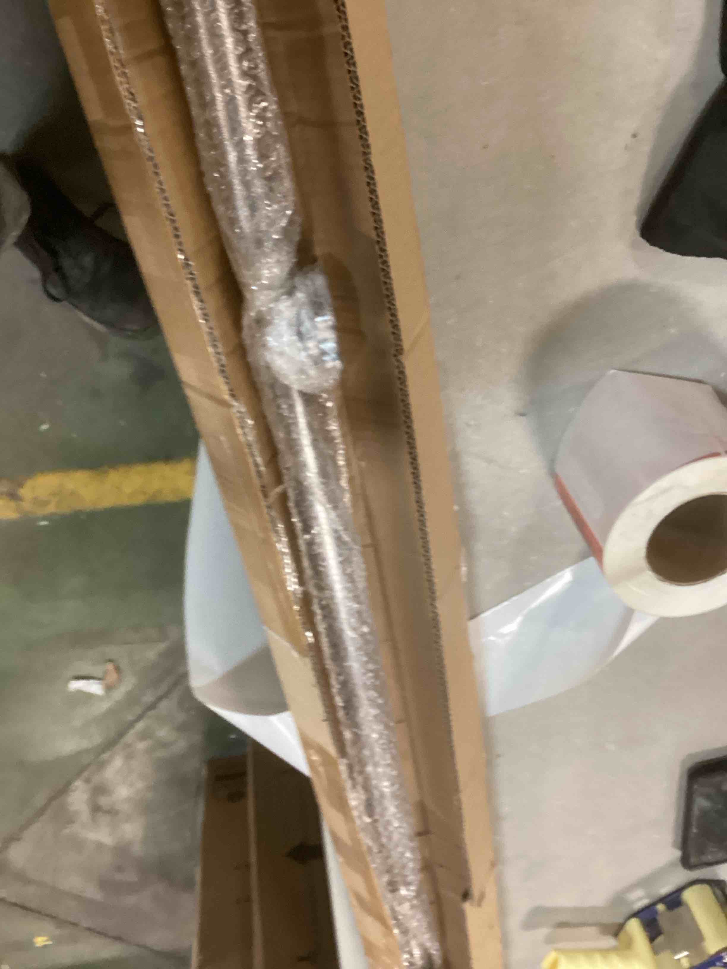 https://s3.amazonaws.com/lotting-images-prod/bidfta/RED5787674_1706548674663.jpeg