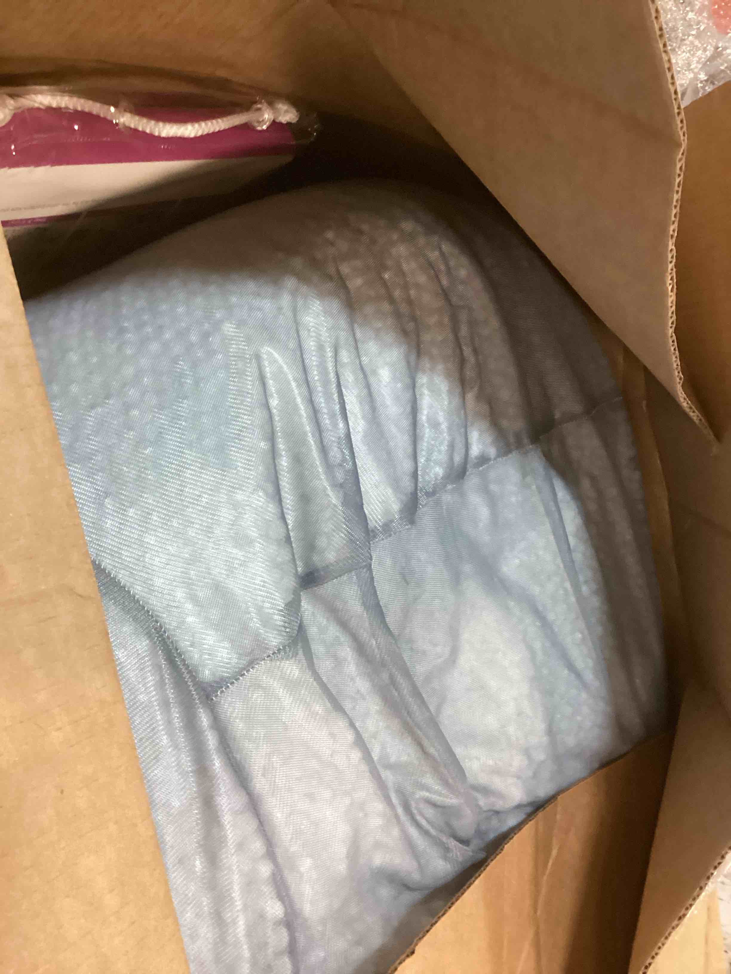 https://s3.amazonaws.com/lotting-images-prod/bidfta/RED5787727_1706557550823.jpeg