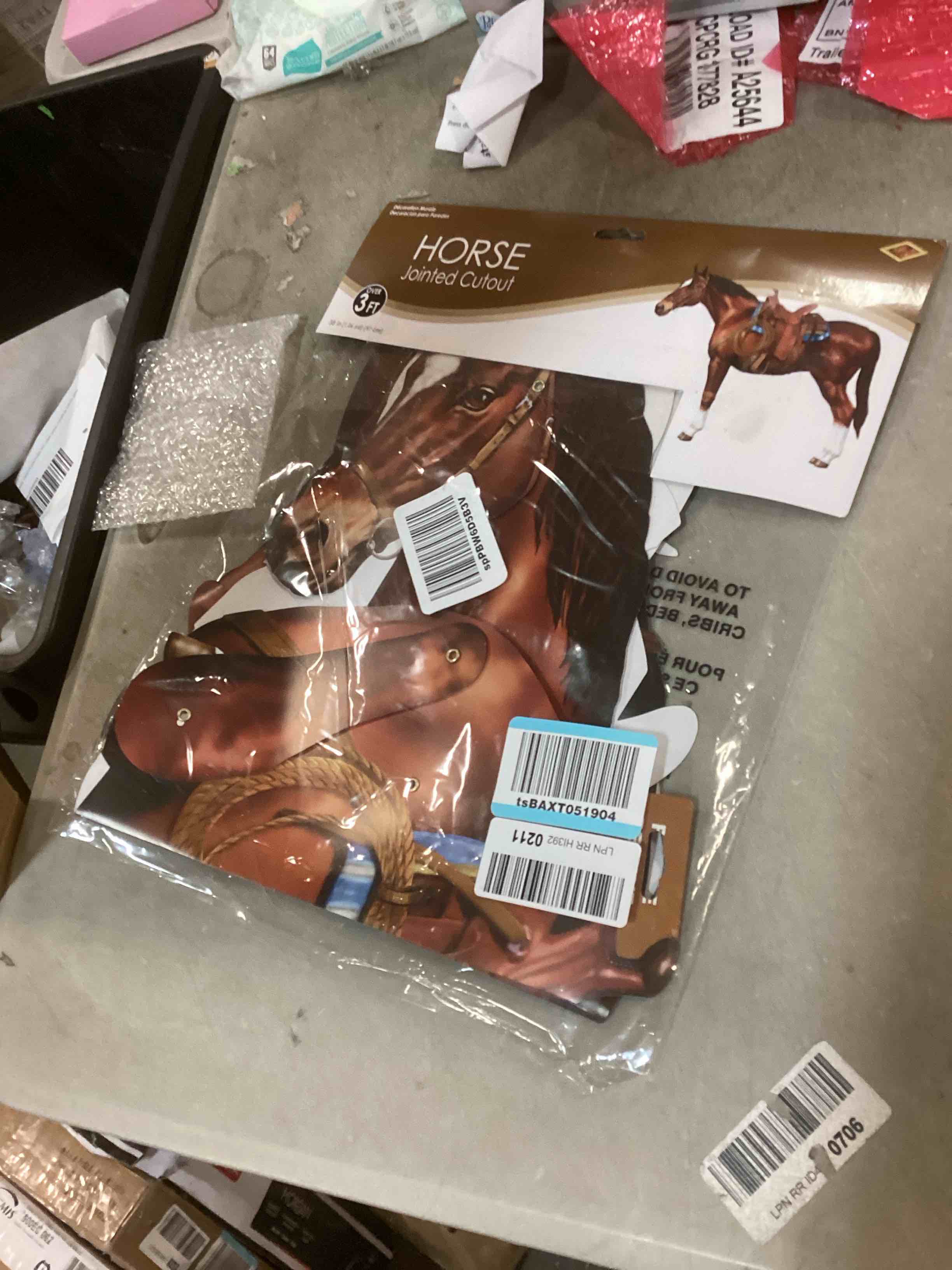 https://s3.amazonaws.com/lotting-images-prod/bidfta/RED5787752_1706560765197.jpeg