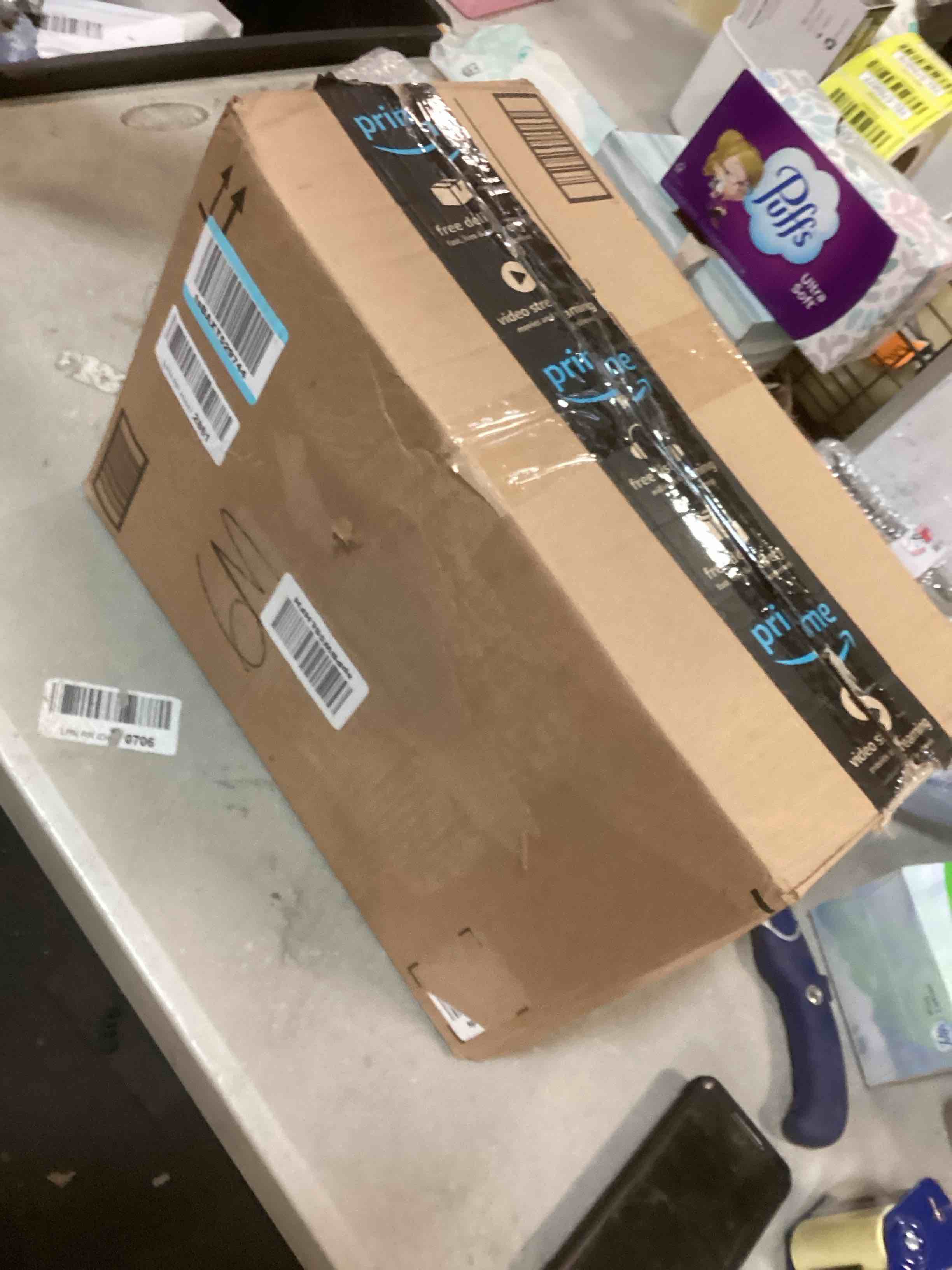 https://s3.amazonaws.com/lotting-images-prod/bidfta/RED5787764_1706561627503.jpeg