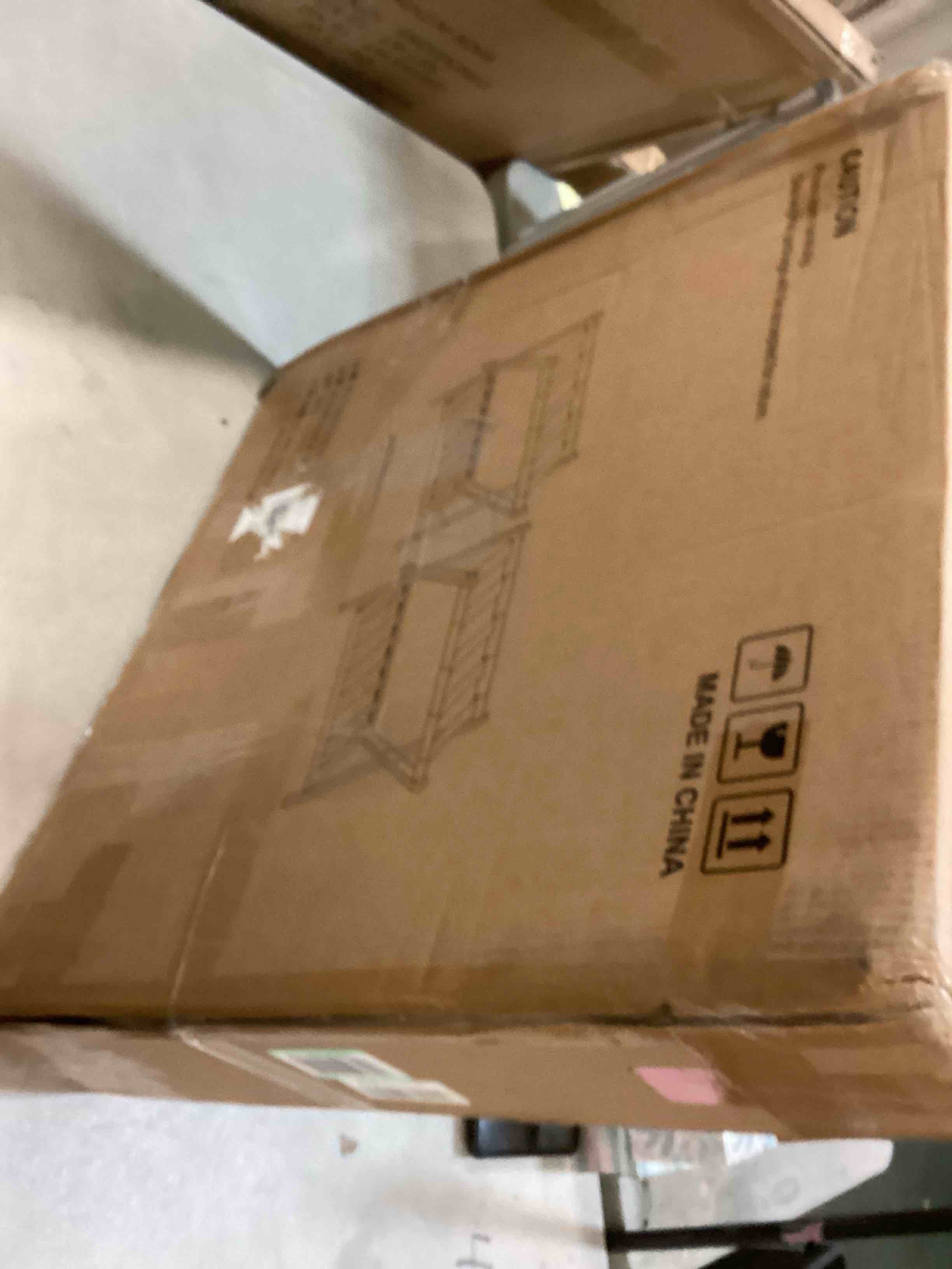 https://s3.amazonaws.com/lotting-images-prod/bidfta/RED5787793_1706617205934.jpeg