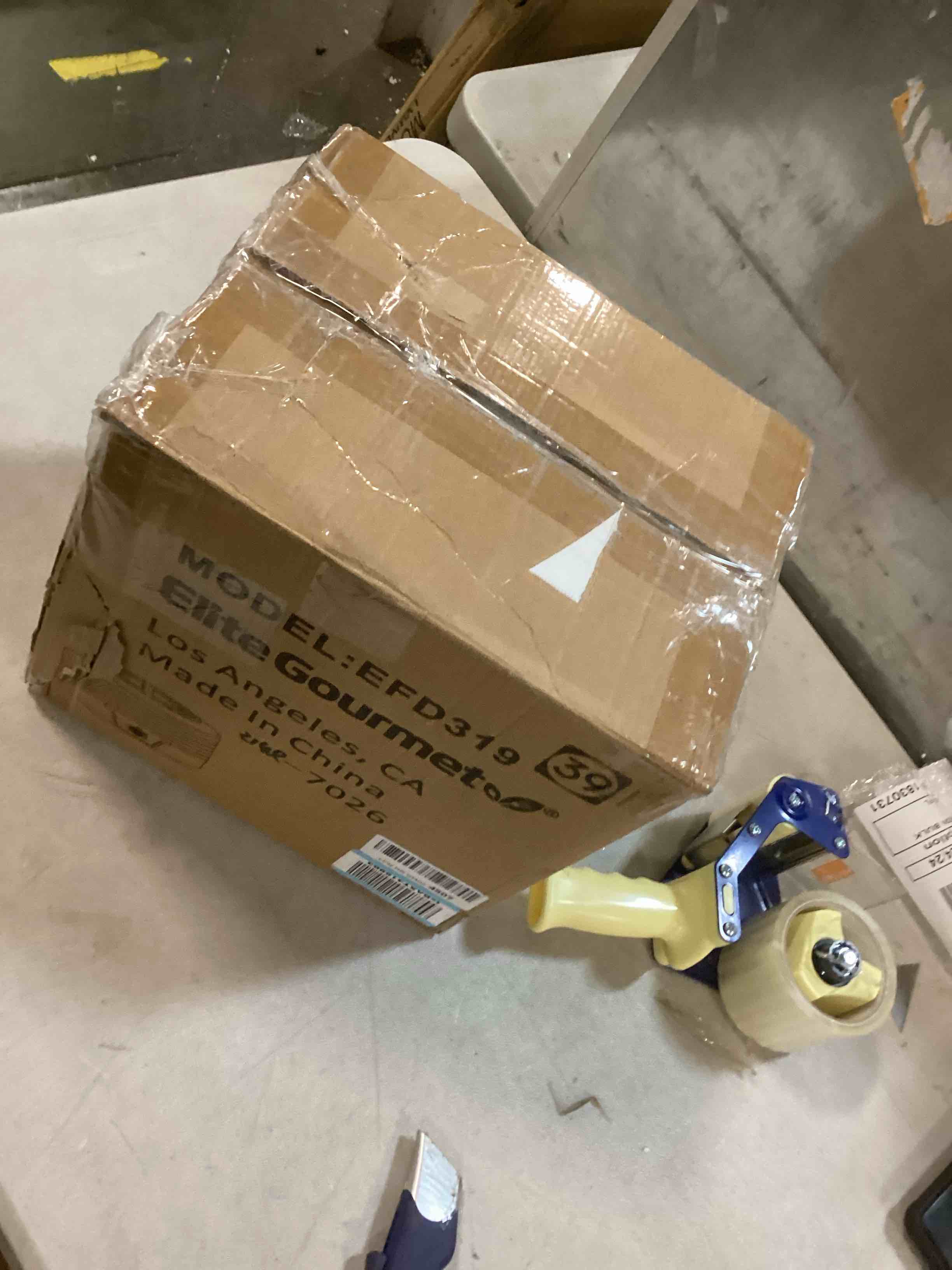 https://s3.amazonaws.com/lotting-images-prod/bidfta/RED5787835_1706621138207.jpeg