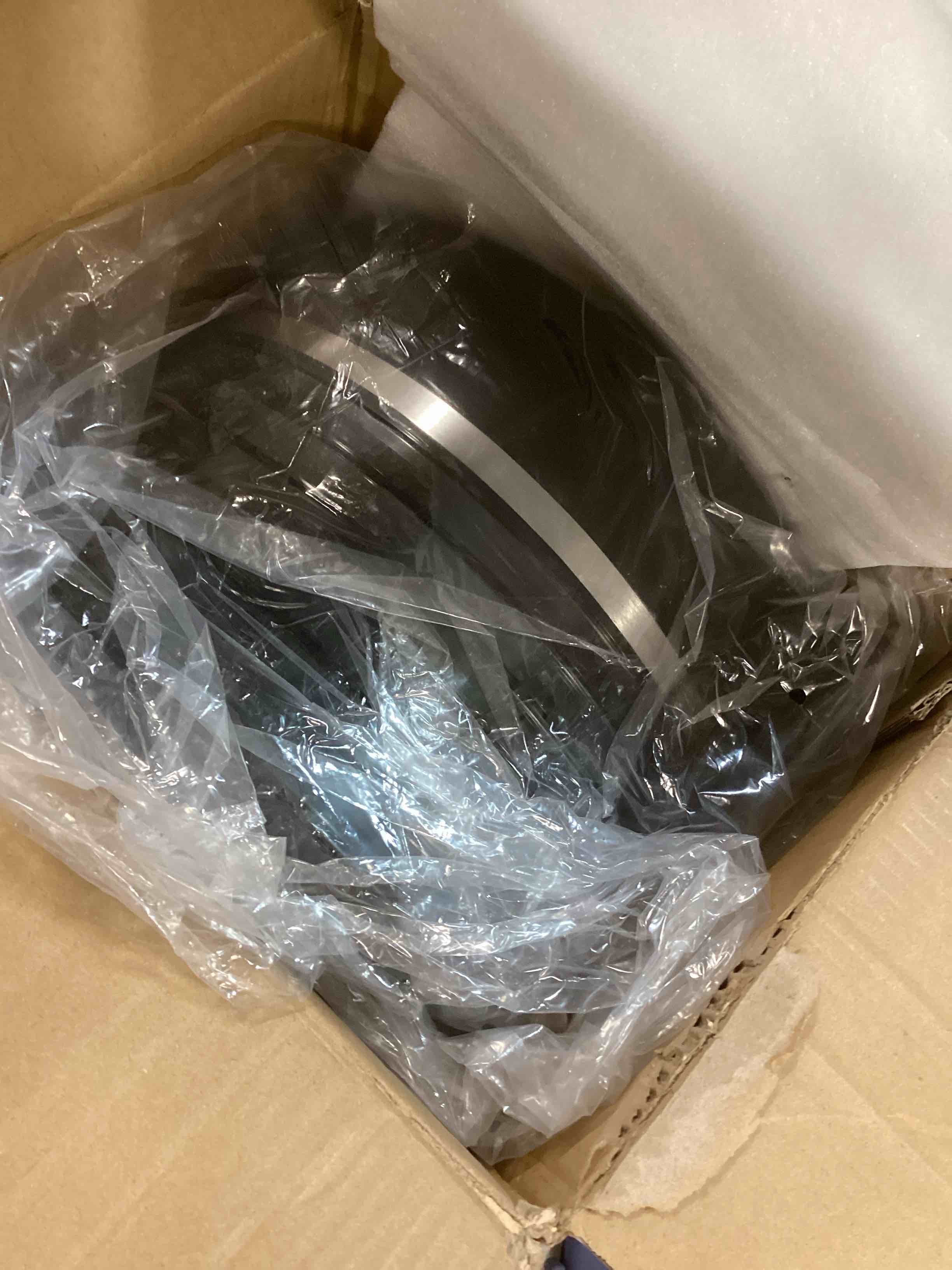 https://s3.amazonaws.com/lotting-images-prod/bidfta/RED5787835_1706621153082.jpeg
