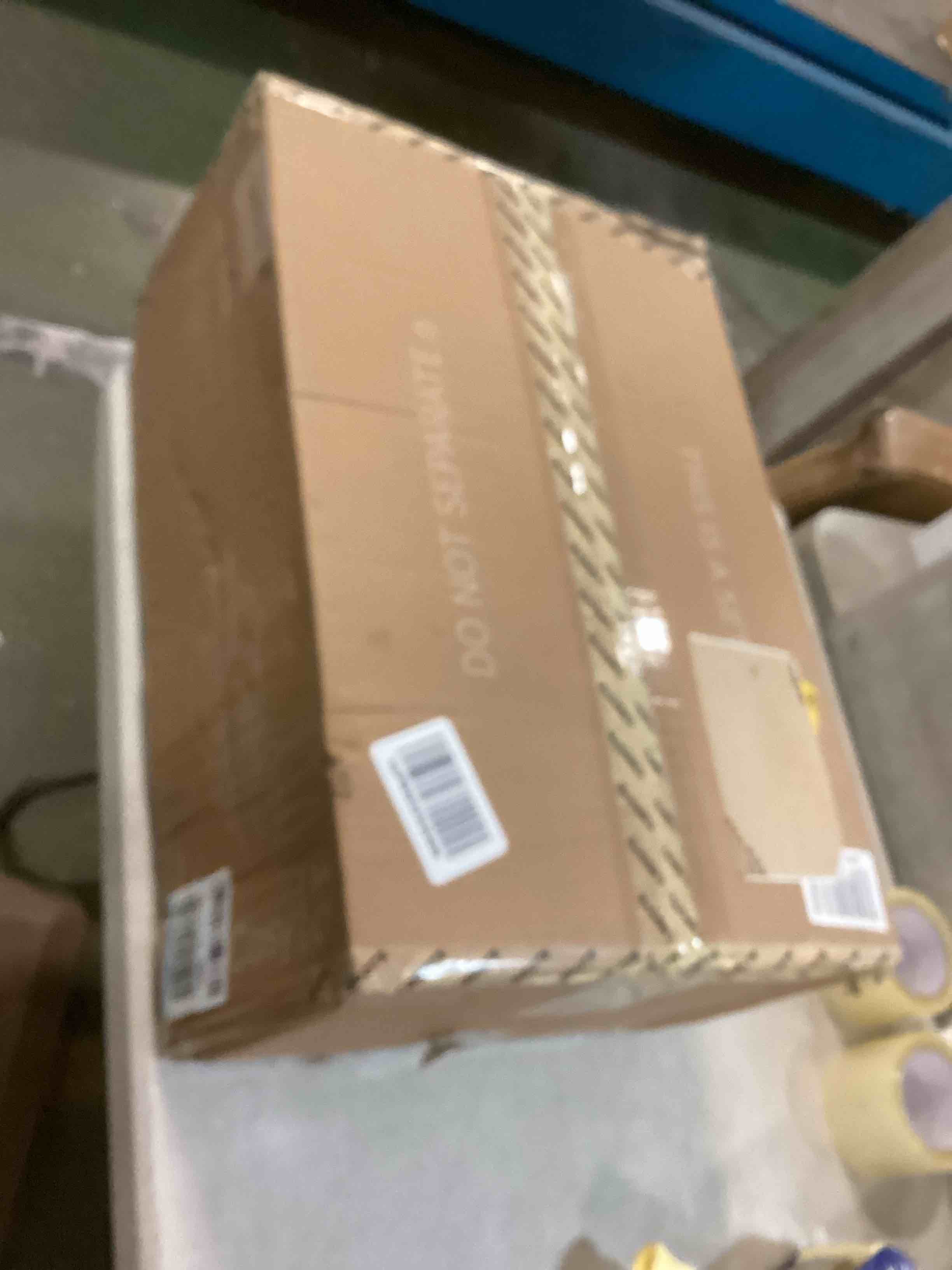 https://s3.amazonaws.com/lotting-images-prod/bidfta/RED5787889_1706625524729.jpeg