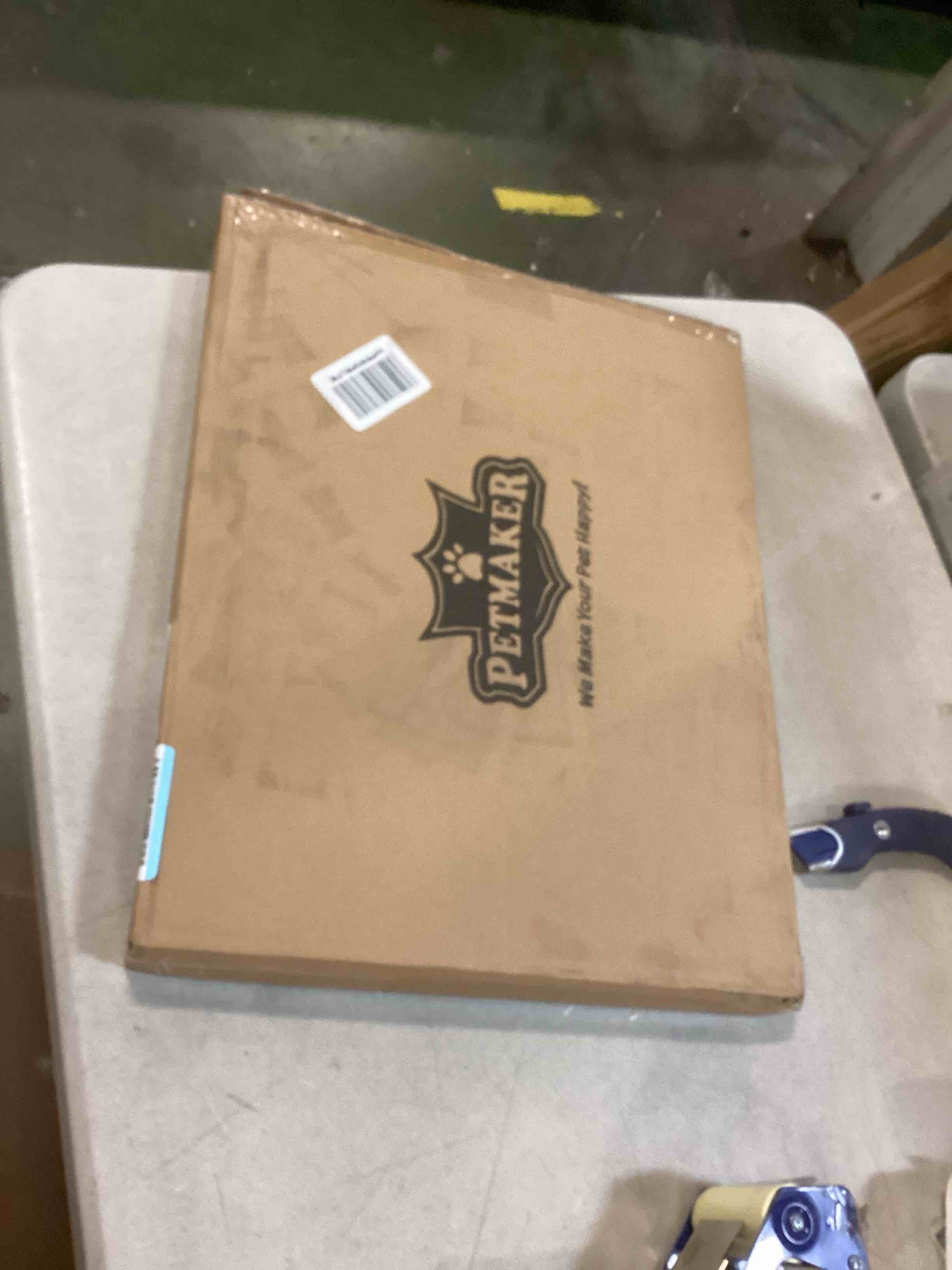 https://s3.amazonaws.com/lotting-images-prod/bidfta/RED5787906_1706628113976.jpeg