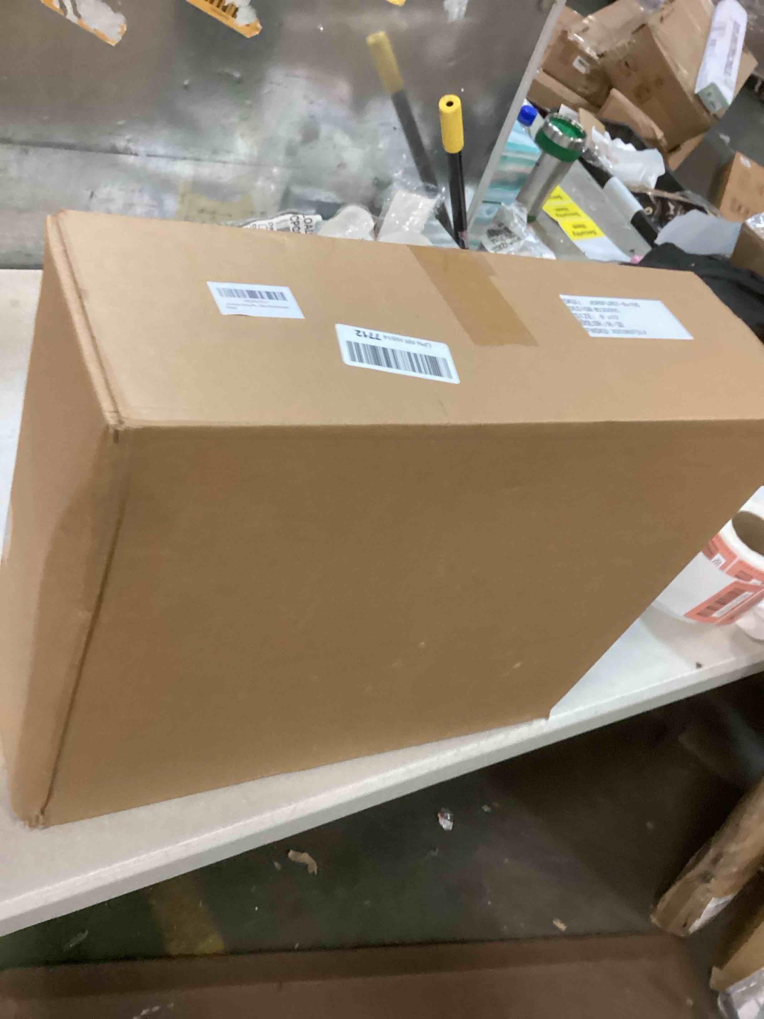 https://s3.amazonaws.com/lotting-images-prod/bidfta/RED5787997_1706639443925.jpeg