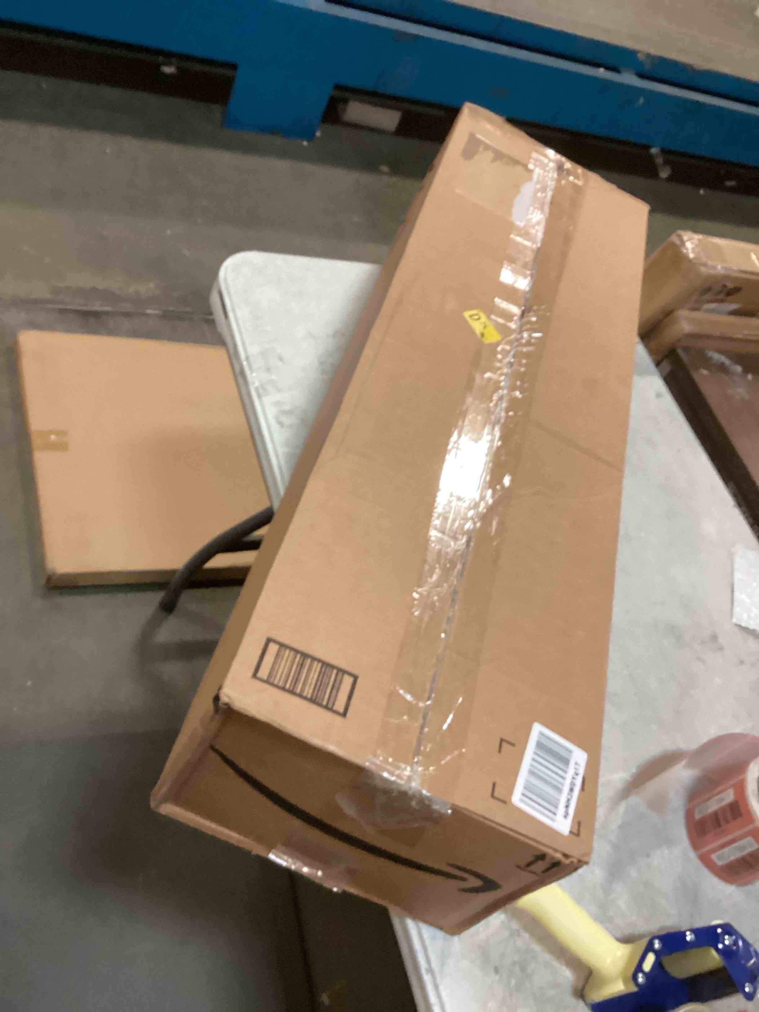 https://s3.amazonaws.com/lotting-images-prod/bidfta/RED5788404_1706795250862.jpeg