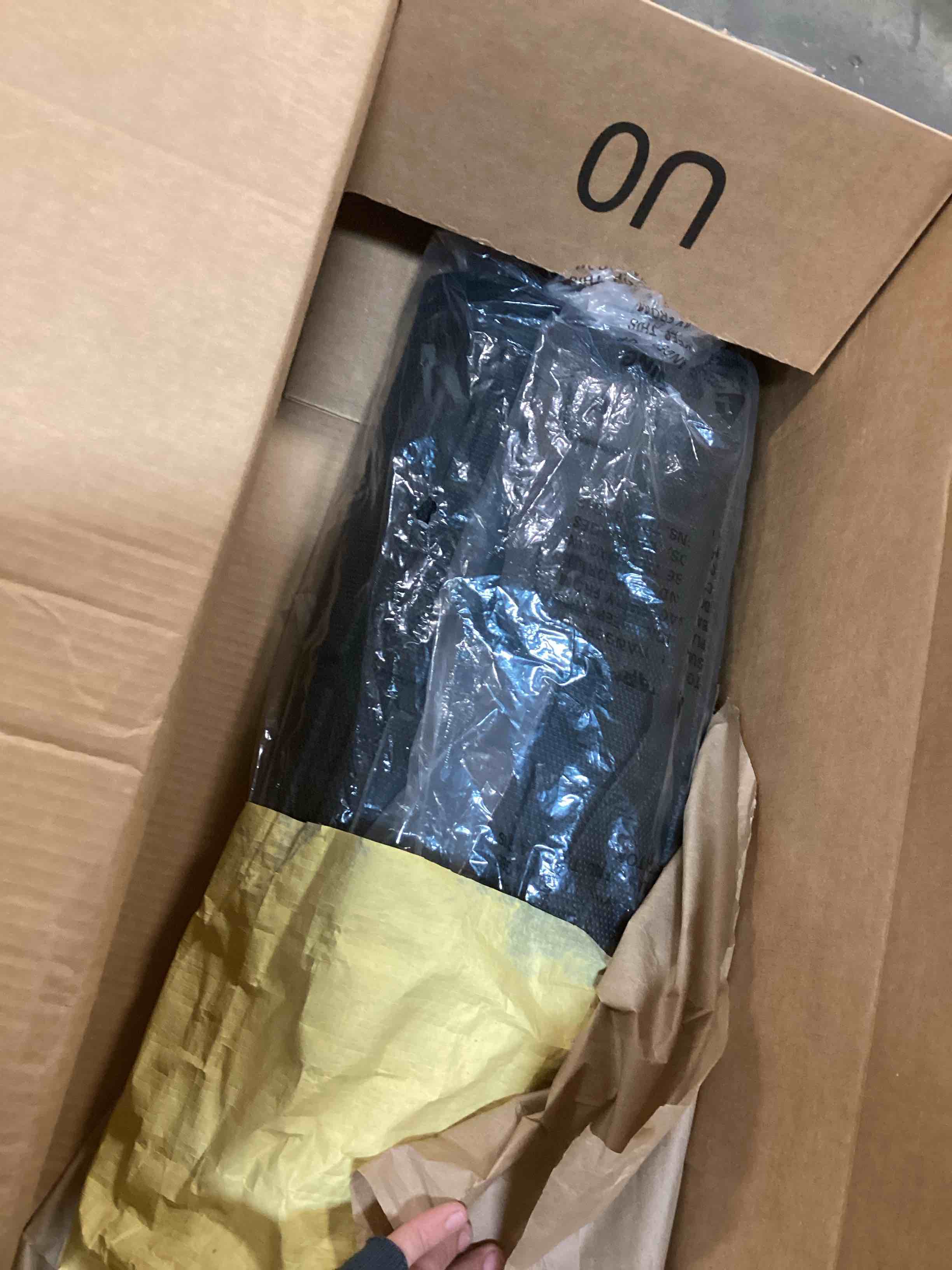 https://s3.amazonaws.com/lotting-images-prod/bidfta/RED5788404_1706795312171.jpeg