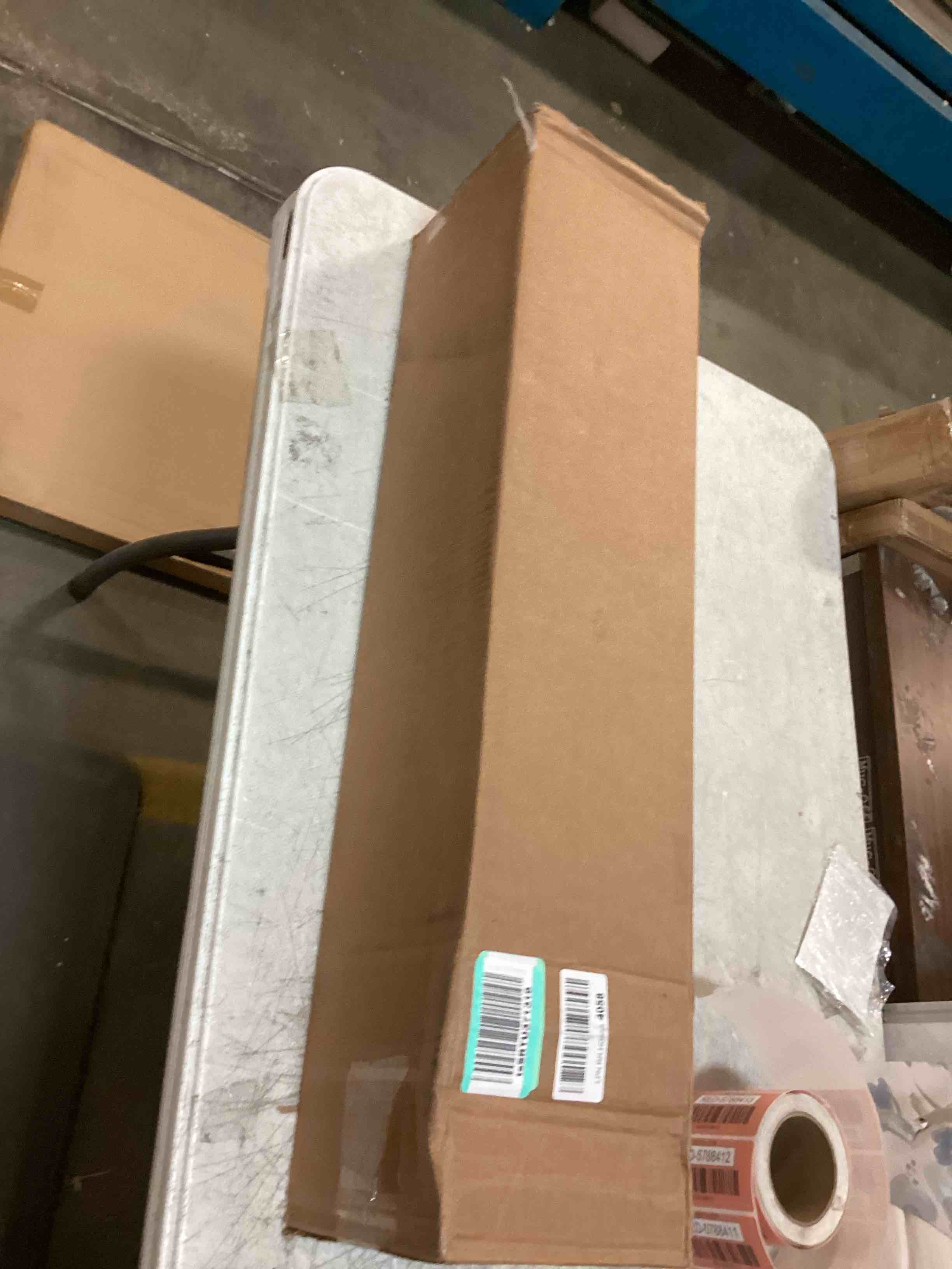 https://s3.amazonaws.com/lotting-images-prod/bidfta/RED5788406_1706795509996.jpeg