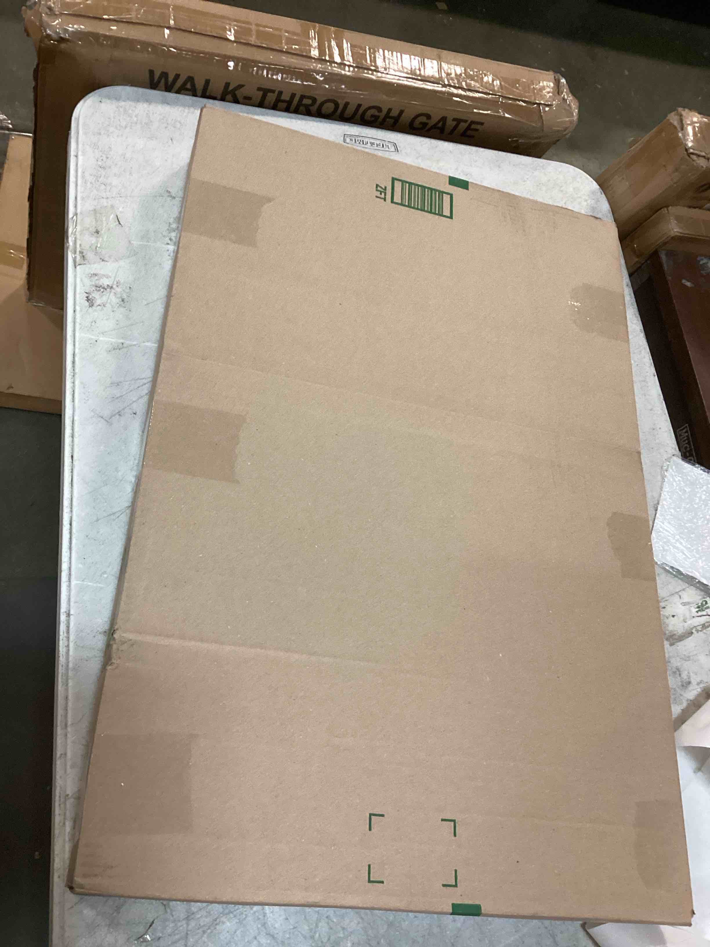 https://s3.amazonaws.com/lotting-images-prod/bidfta/RED5788417_1706797032356.jpeg