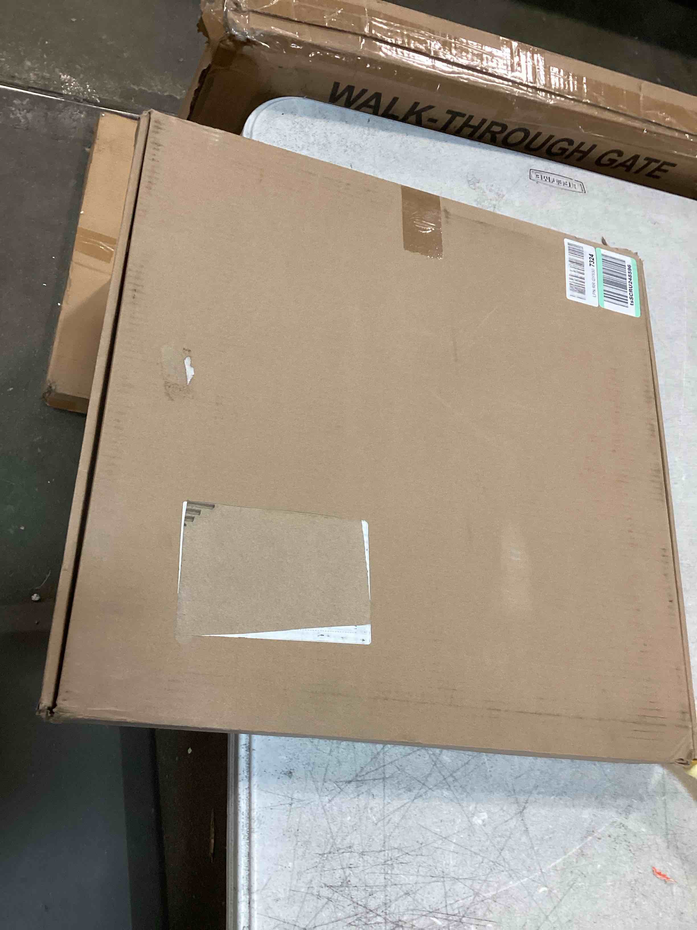 https://s3.amazonaws.com/lotting-images-prod/bidfta/RED5788433_1706799377729.jpeg