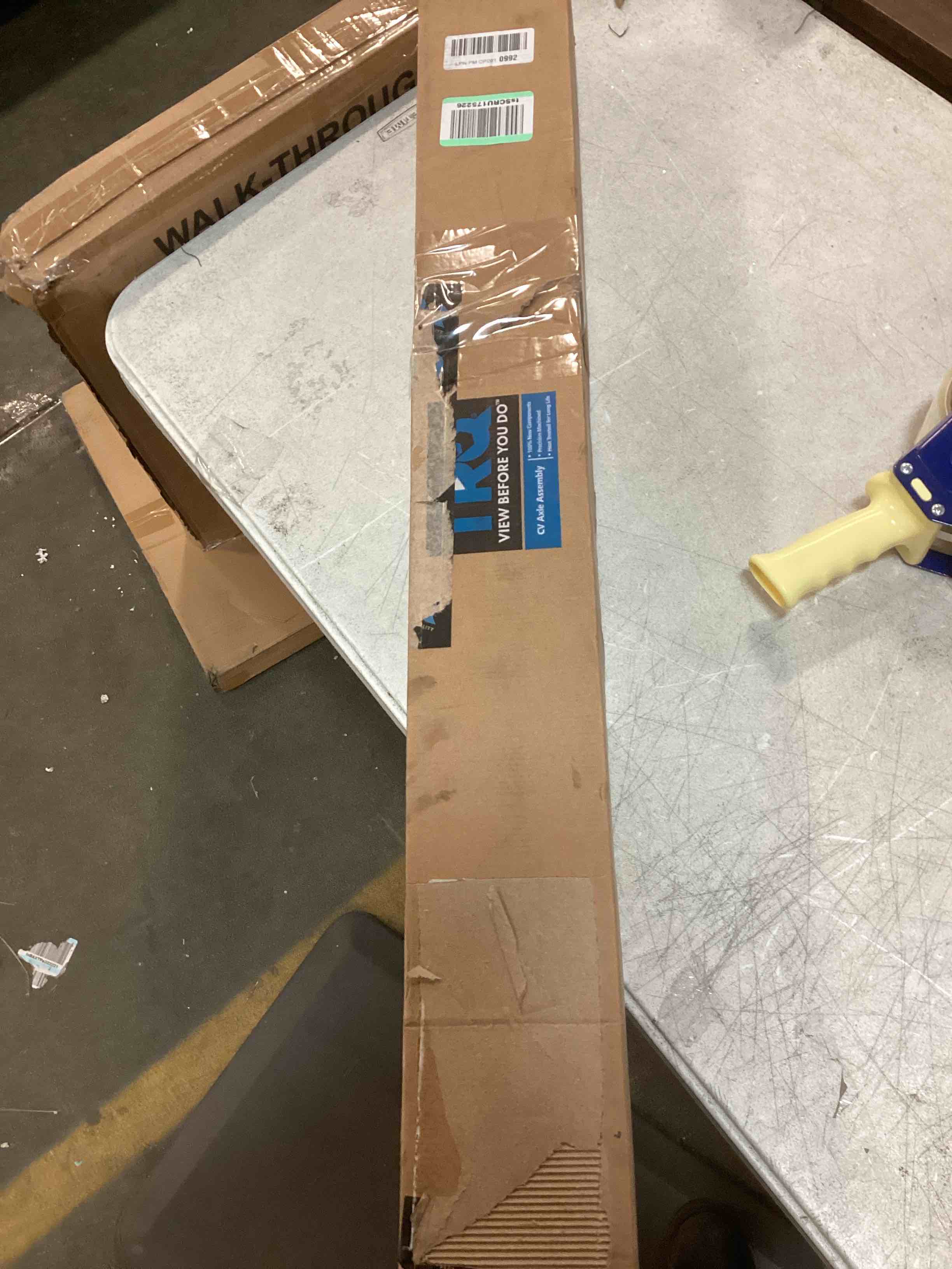 https://s3.amazonaws.com/lotting-images-prod/bidfta/RED5788489_1706807557381.jpeg