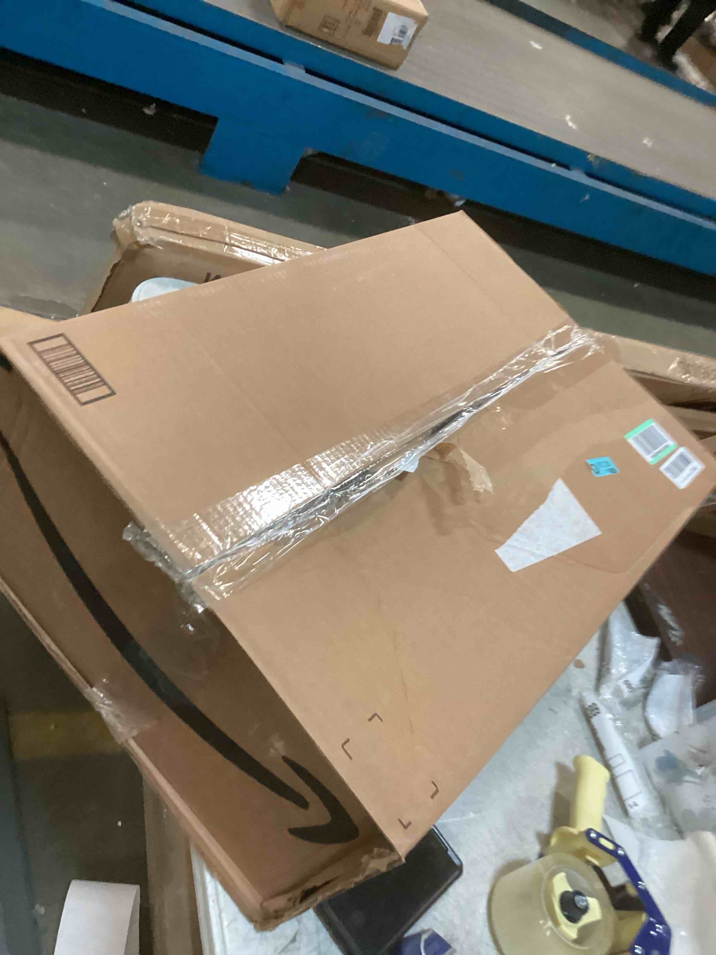 https://s3.amazonaws.com/lotting-images-prod/bidfta/RED5788539_1706815267346.jpeg
