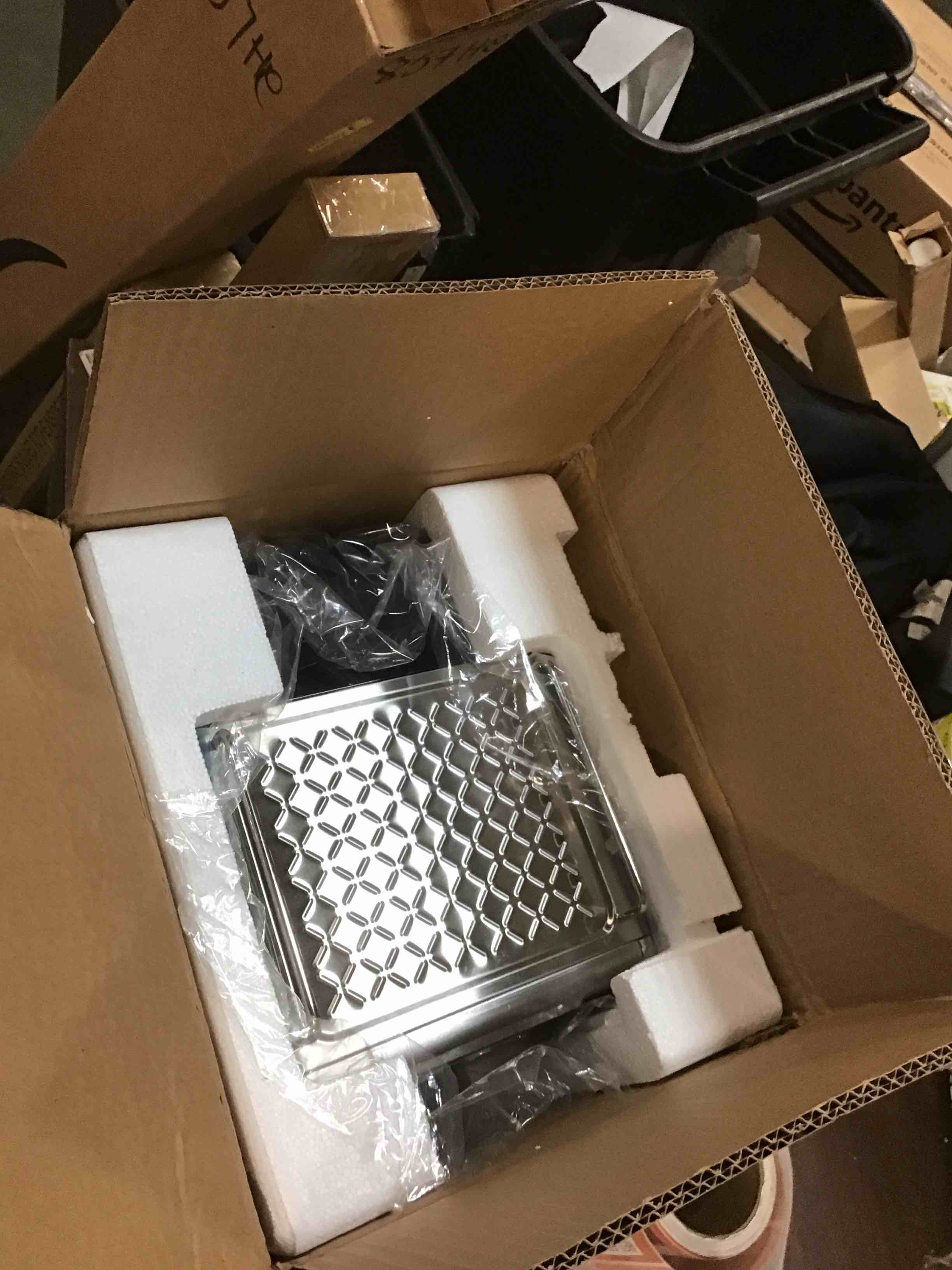 https://s3.amazonaws.com/lotting-images-prod/bidfta/RED5788613_1706877121822.jpeg