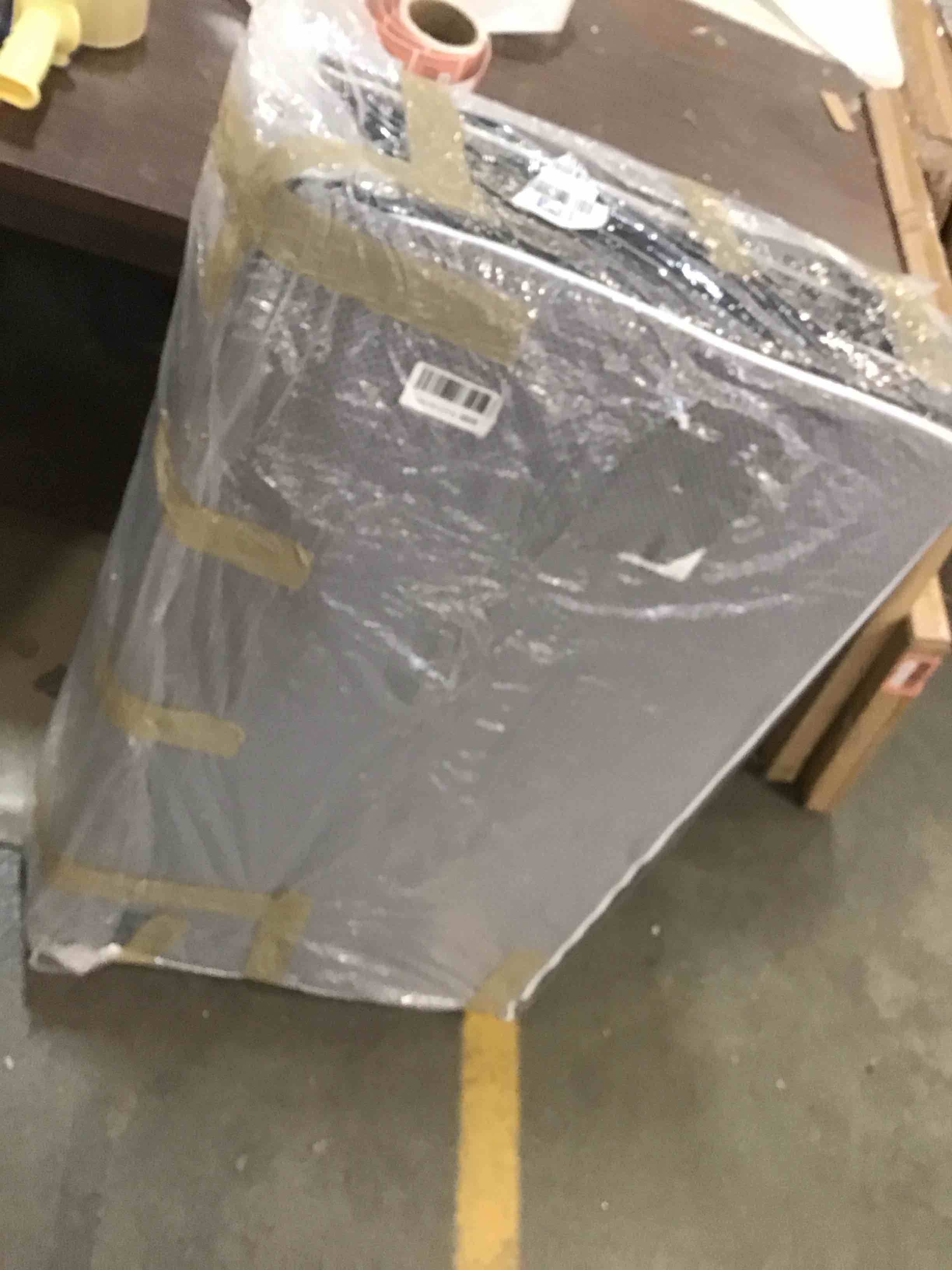 https://s3.amazonaws.com/lotting-images-prod/bidfta/RED5788654_1706883338223.jpeg