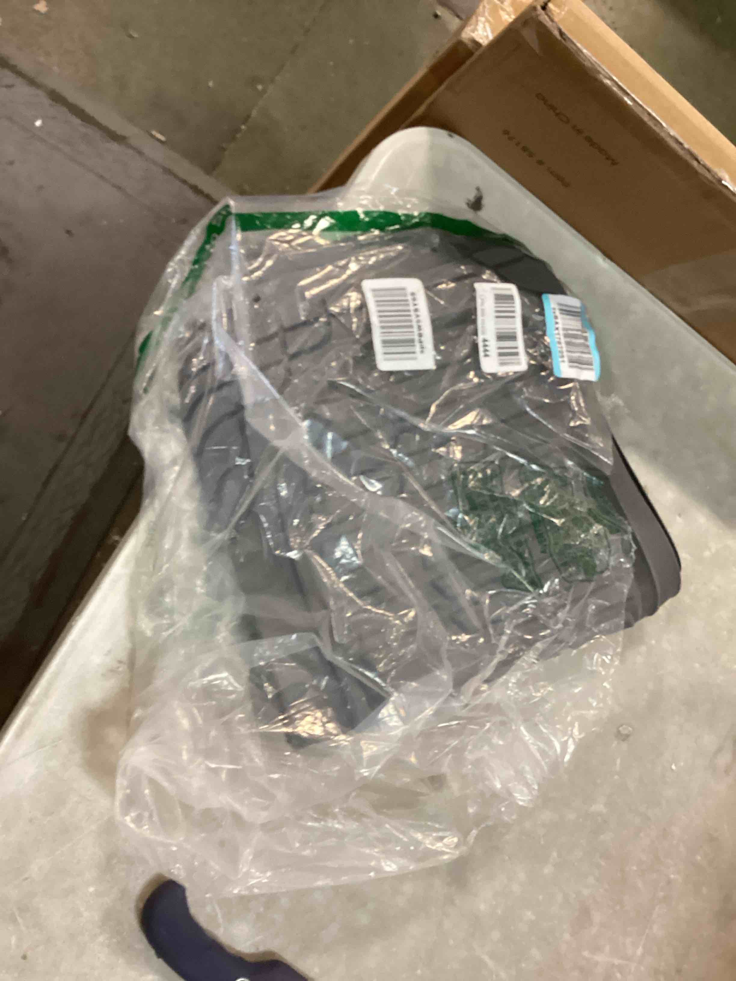 https://s3.amazonaws.com/lotting-images-prod/bidfta/RED5788896_1706971610982.jpeg